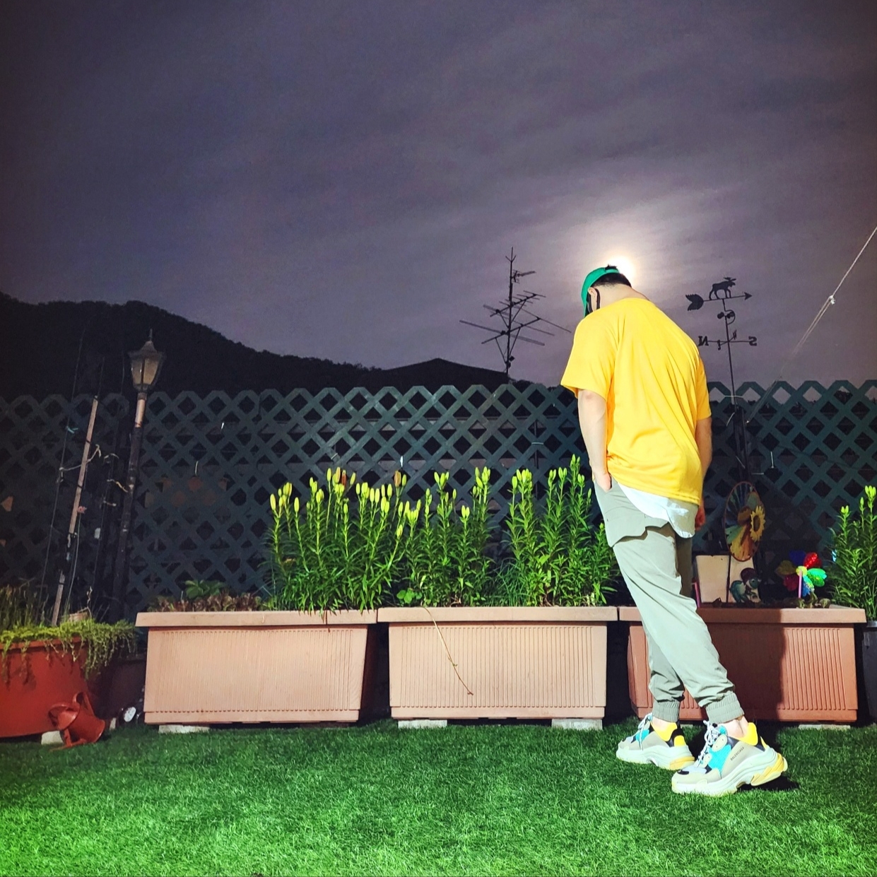 Balenciaga Triple S Yellow Green 착용 스타일 - 2