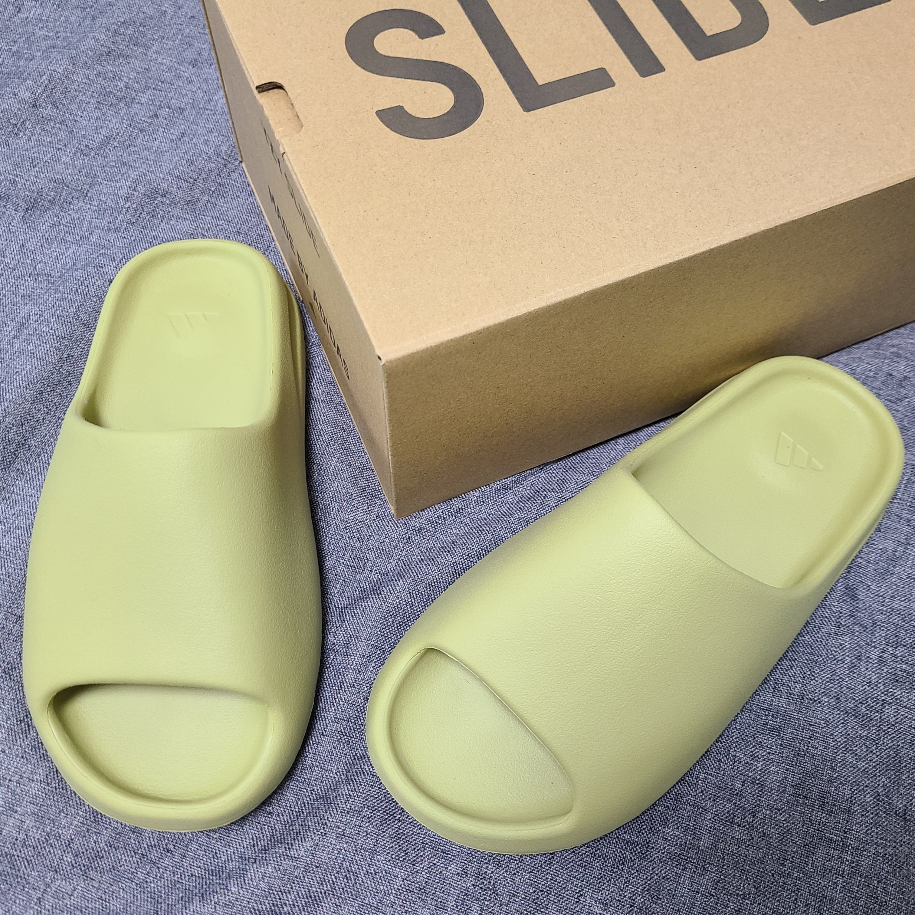 Adidas Yeezy Slide Resin 2022 착용 스타일