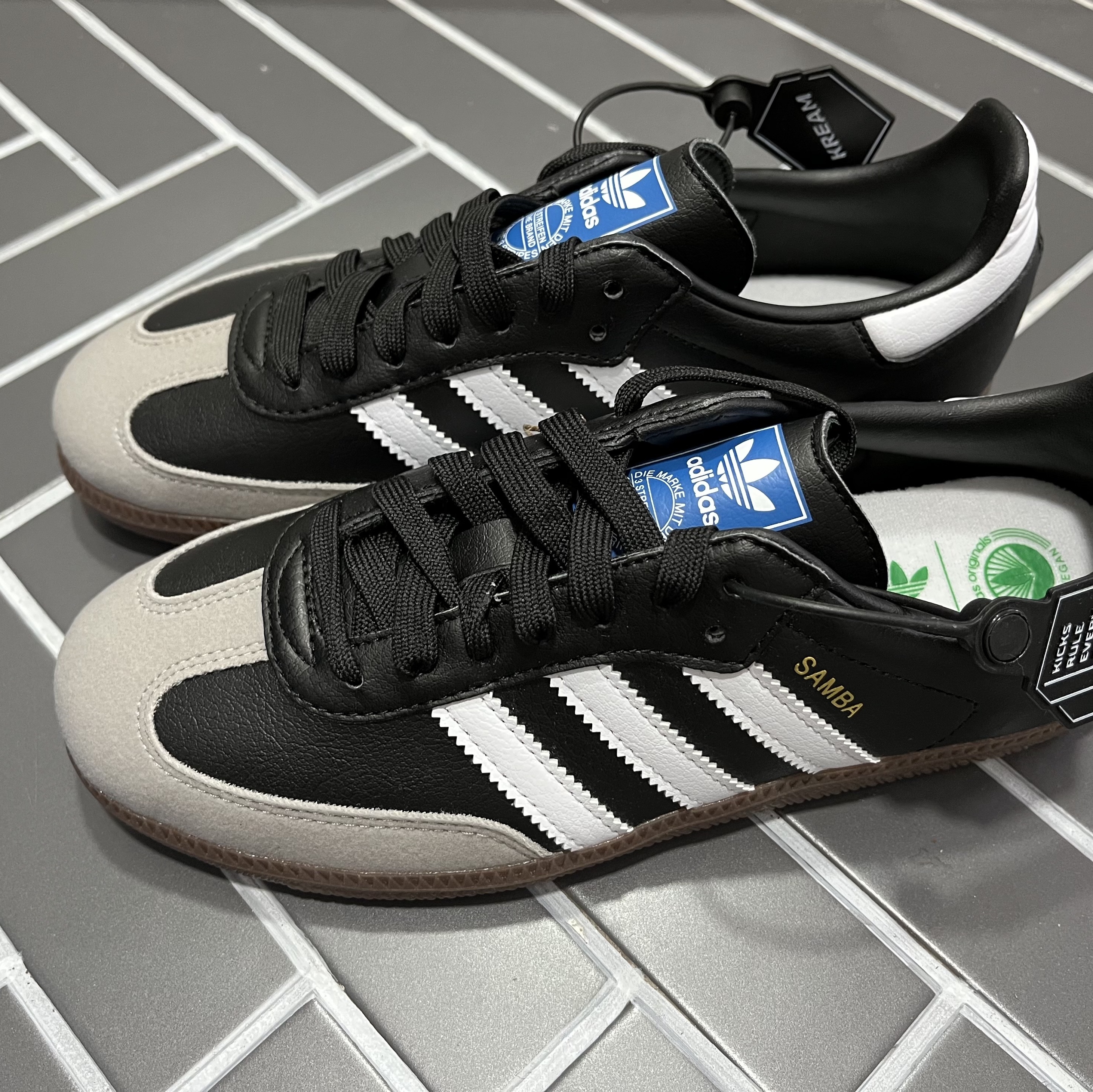 Adidas Samba Vegan Black White 착용 스타일