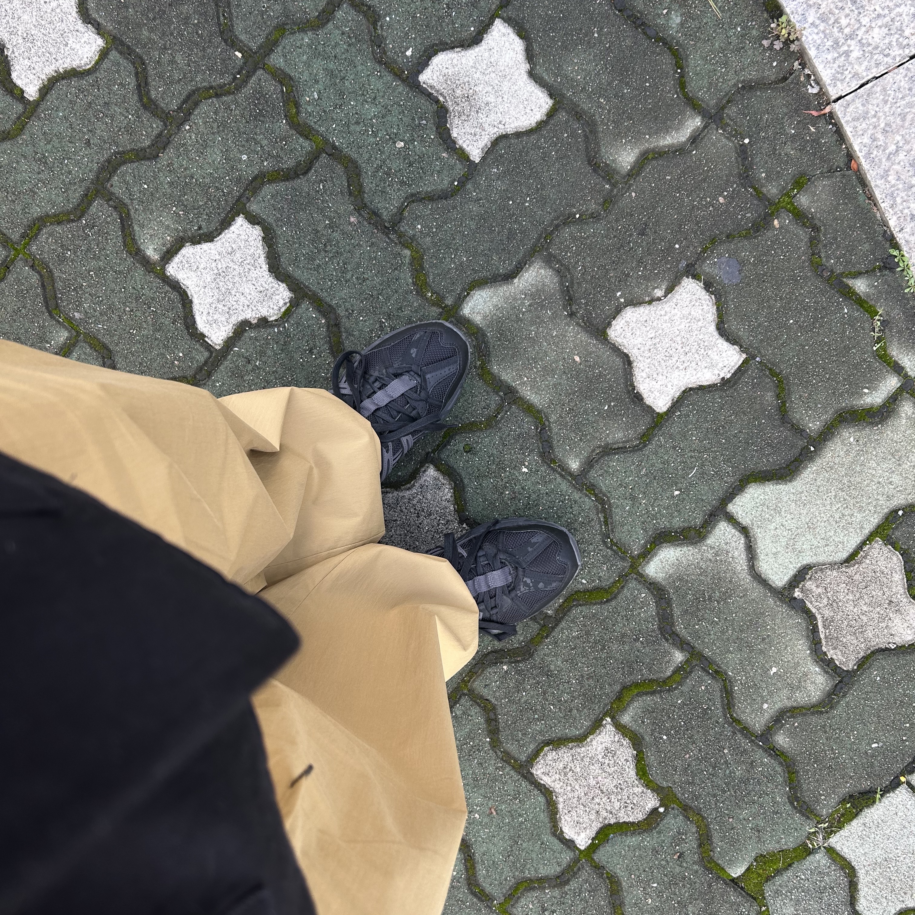 Asics Gel-Sonoma 15-50 Black Obsidian Grey 착용 스타일