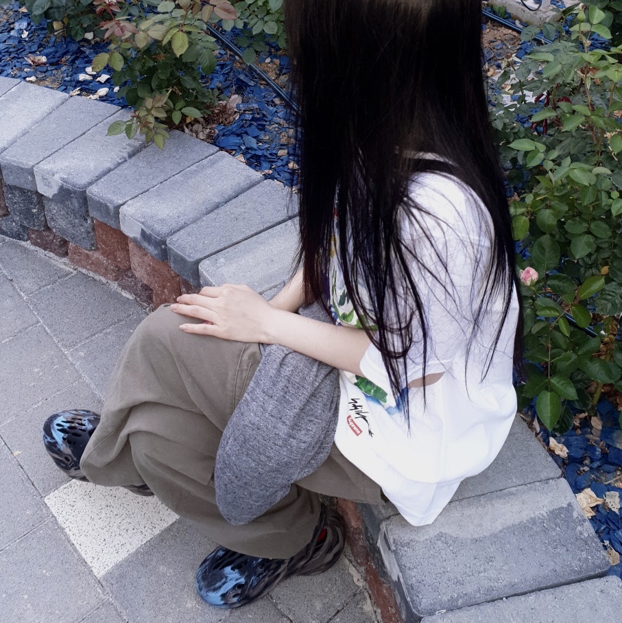 Adidas Yeezy Foam RNNR MX Cinder, Supreme x Yohji Yamamoto Paint T-Shirt White - 22FW 착용 스타일