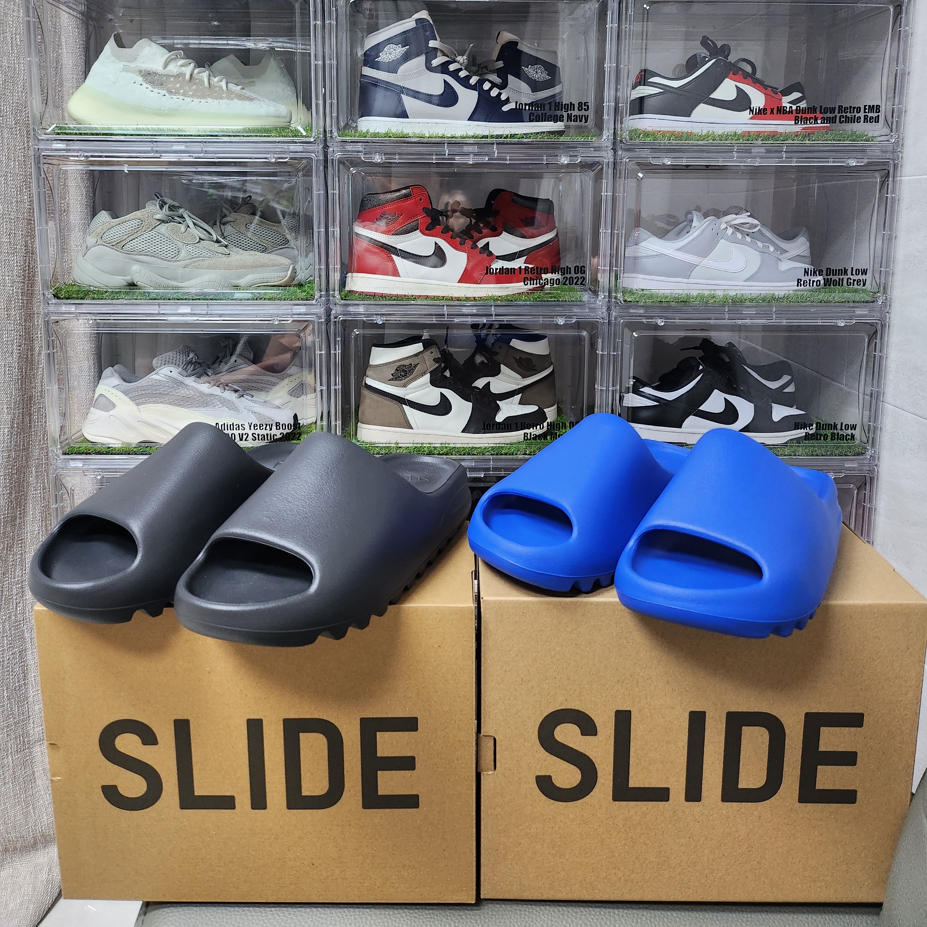 Adidas Yeezy Slide Onyx, Adidas Yeezy Slide Azure 착용 스타일 - 1