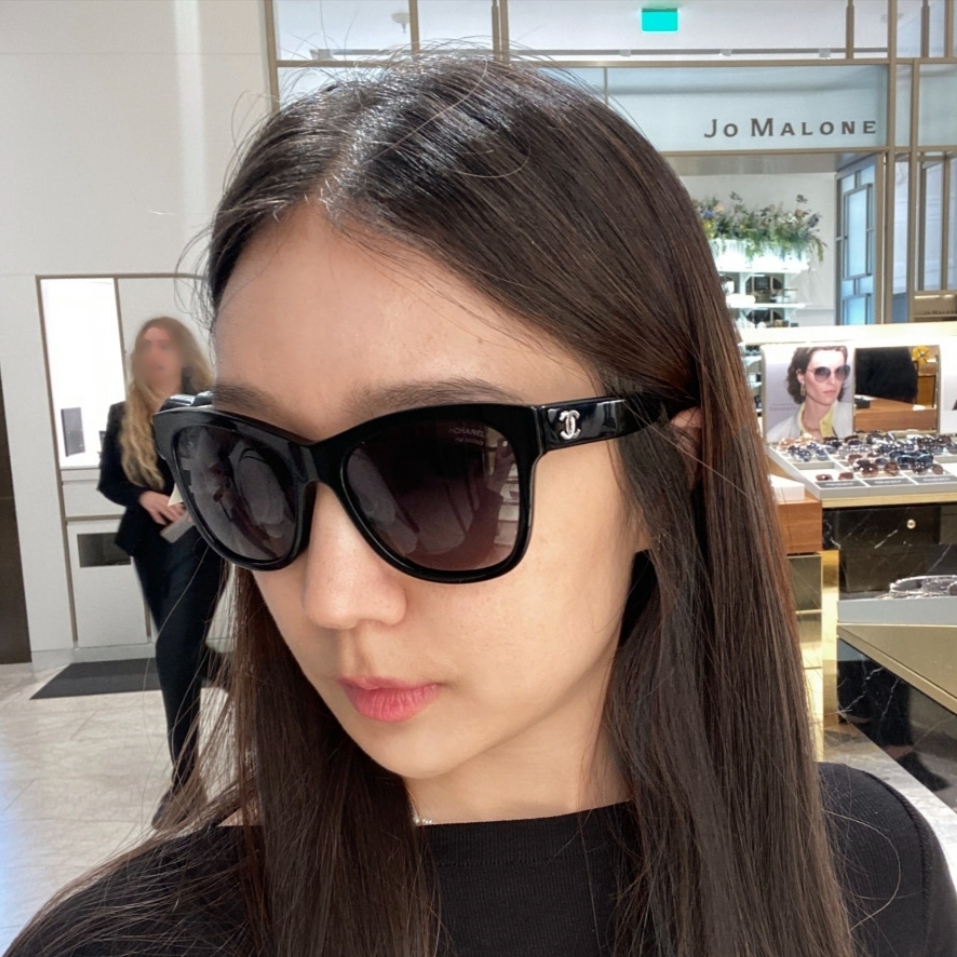 Chanel Square Sunglasses Acetate & Black Frame Grey Polarized Gradient Lenses Asian Fit 착용 스타일