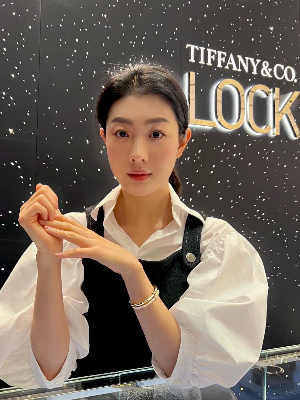 Tiffany & Co. Tiffany Lock Bangle Bracelet White Gold 착용 스타일