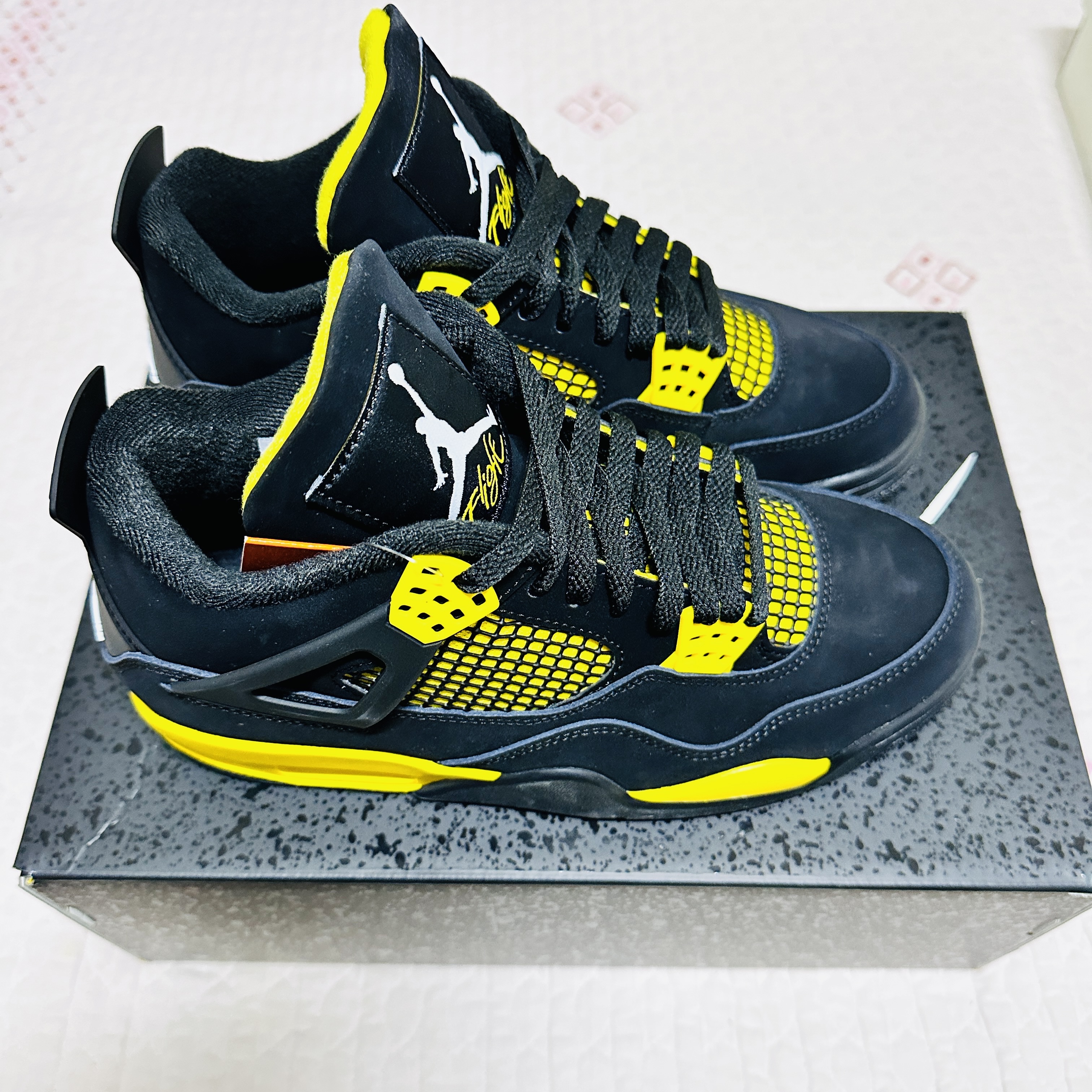 Jordan 4 Retro Thunder 2023 착용 스타일 - 3