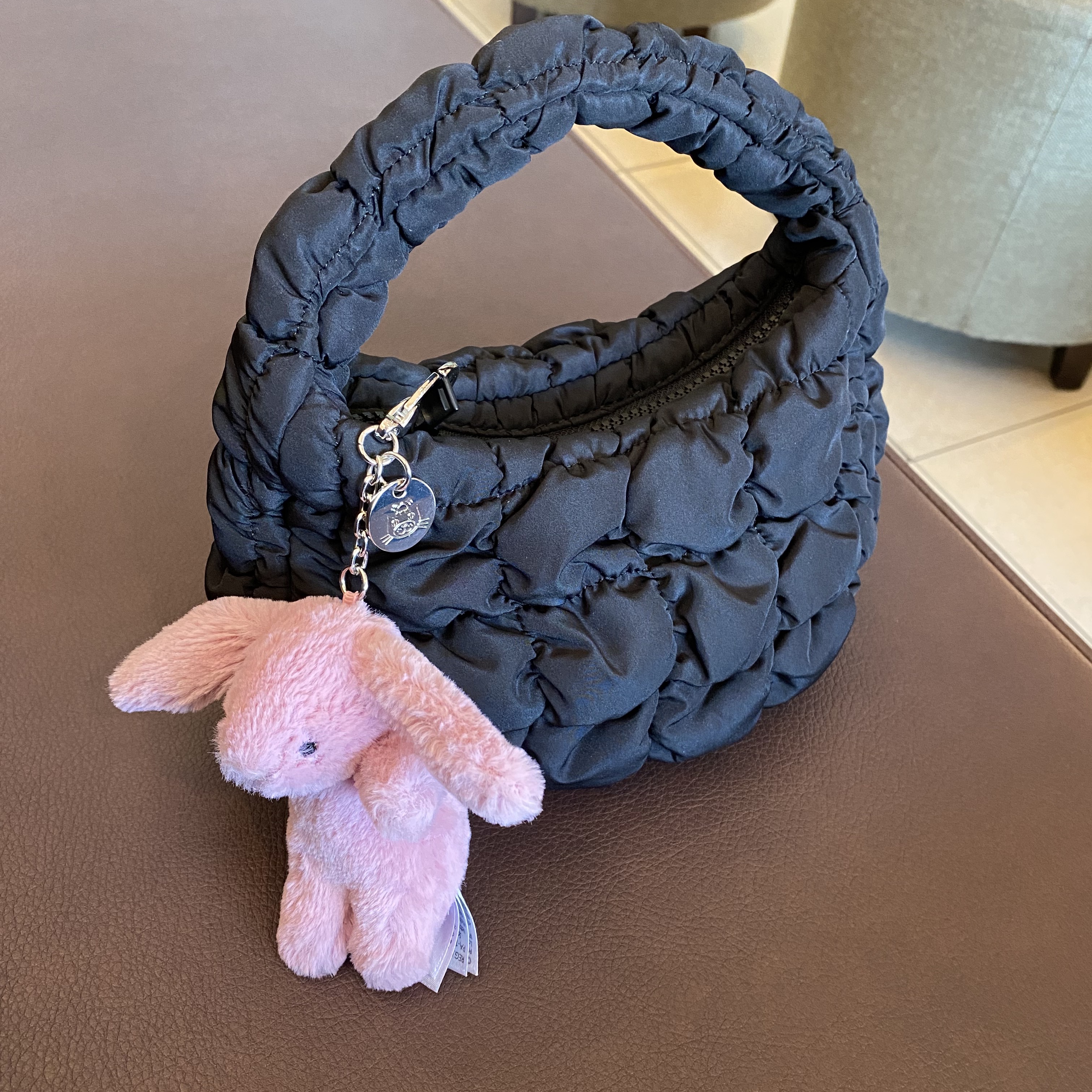COS Quilted Micro Bag Black 착용 스타일