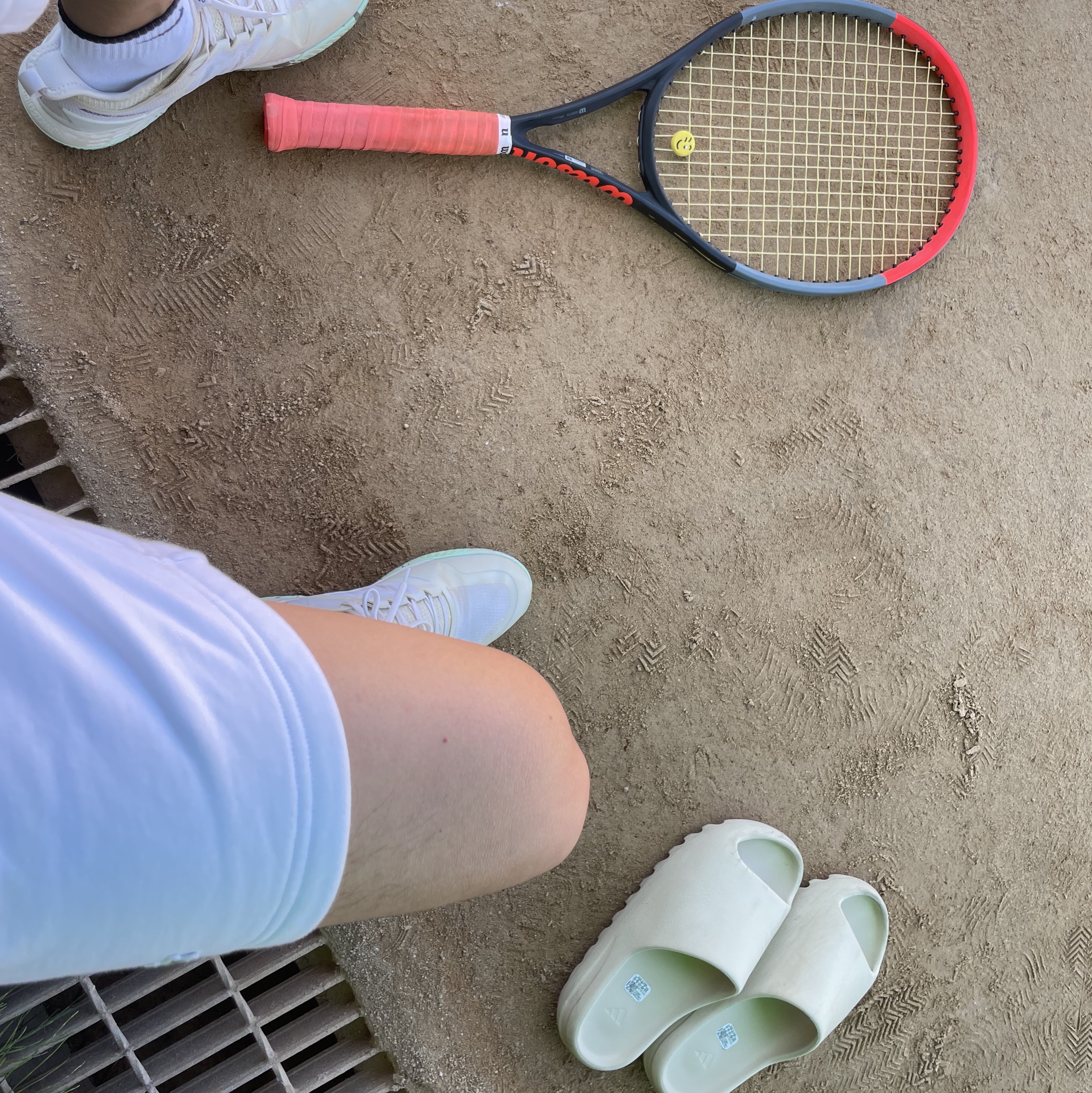 Adidas Yeezy Slide Bone 2022/2023 착용 스타일