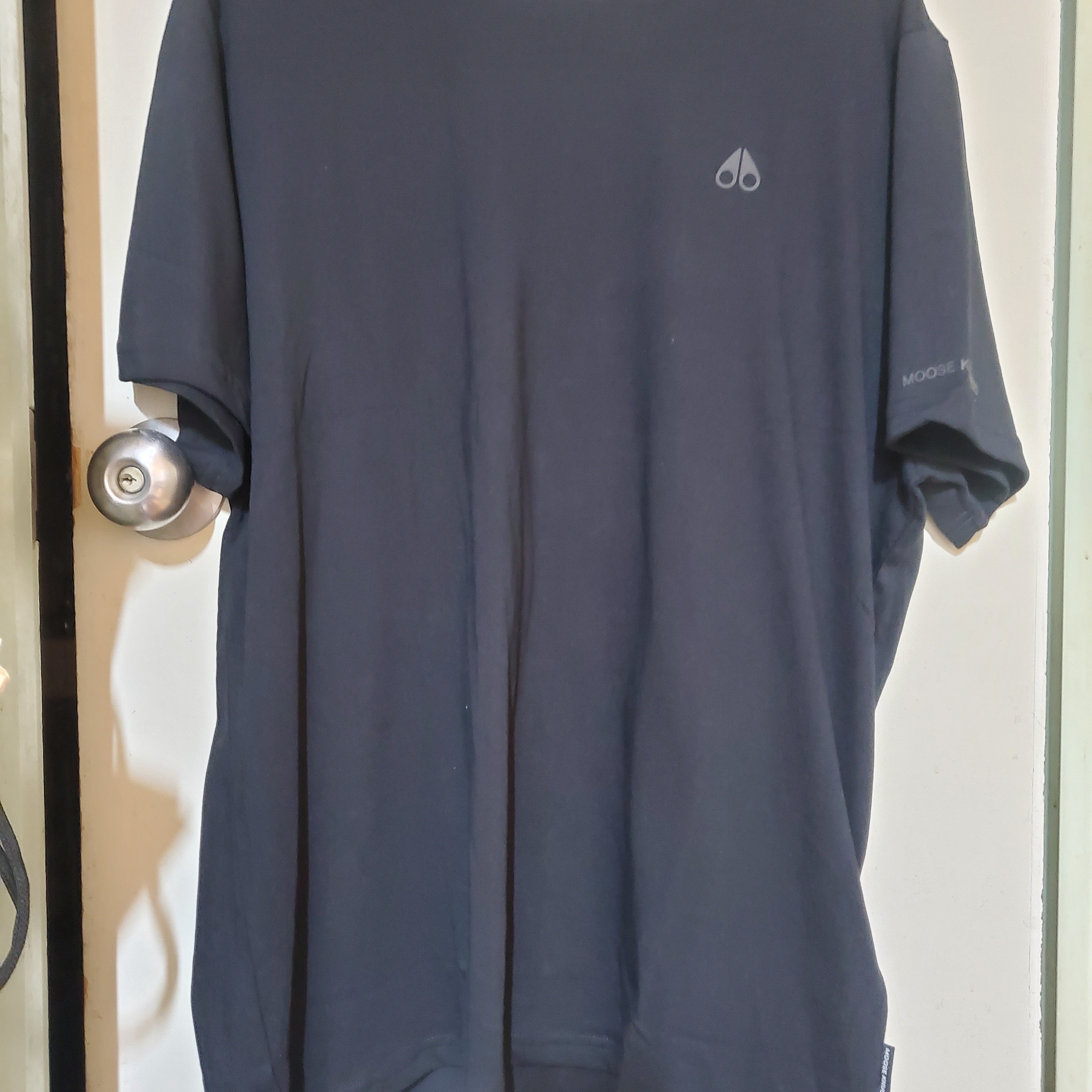 Moose Knuckles Satellite T-Shirt Black 착용 스타일 - 1