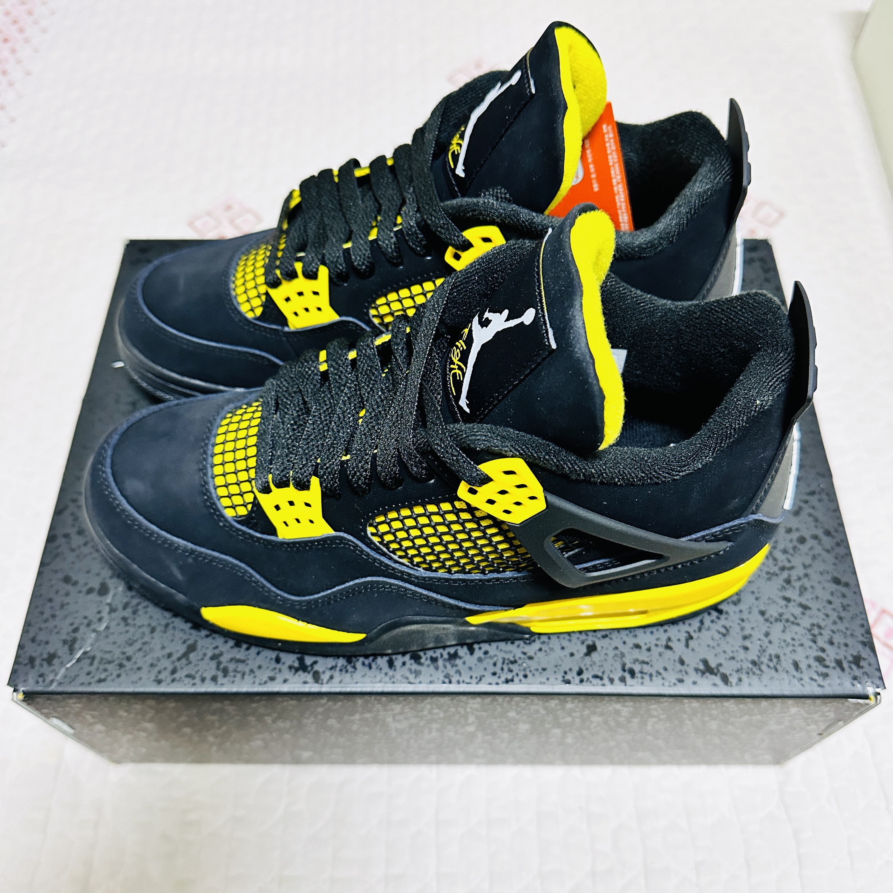 Jordan 4 Retro Thunder 2023 착용 스타일 - 2