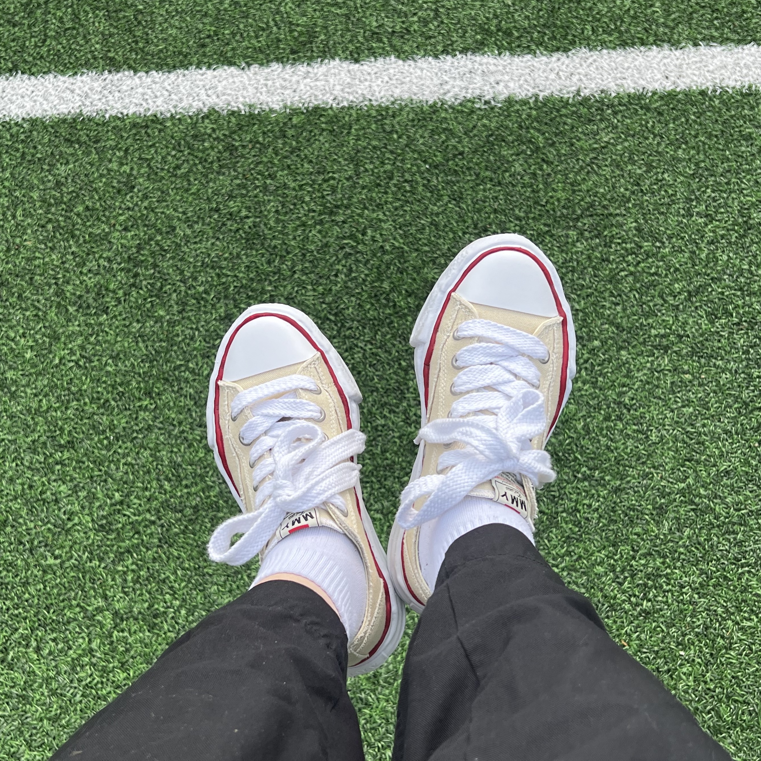 Maison Mihara Yasuhiro Peterson OG Sole Canvas Low-top Sneakers Natural, (W) Play Comme des Garcons Striped LS T-Shirt Green White 착용 스타일 - 2