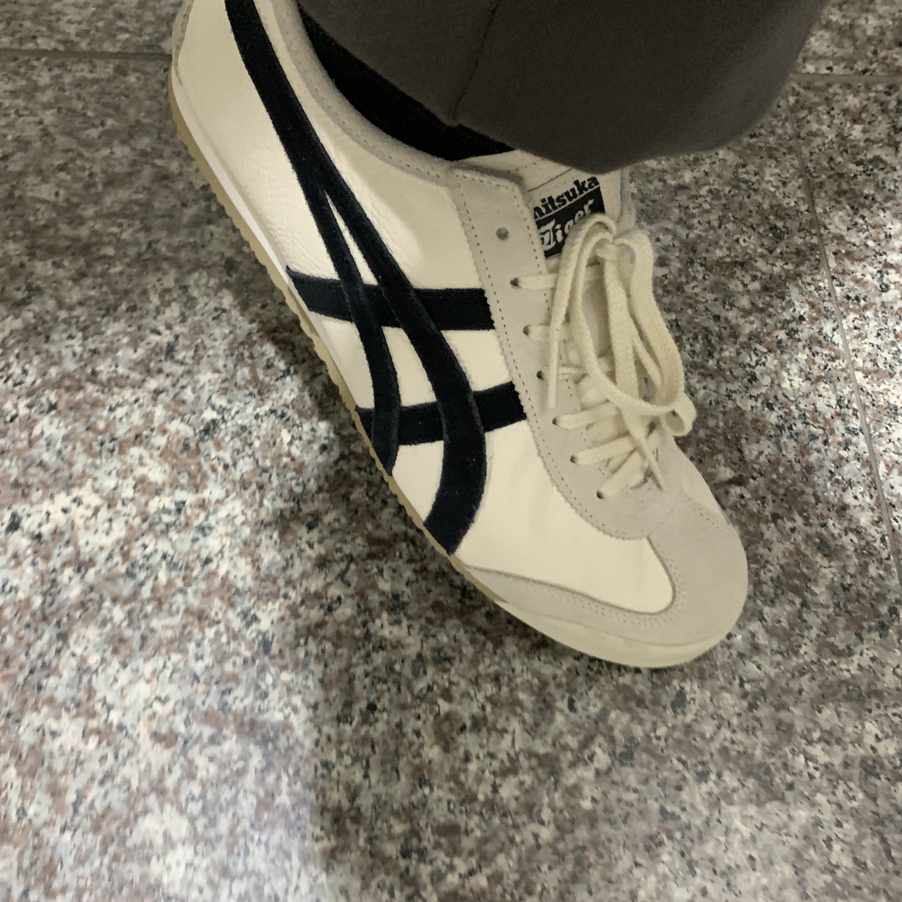 Onitsuka Tiger Mexico 66 Vintage White Black 착용 스타일