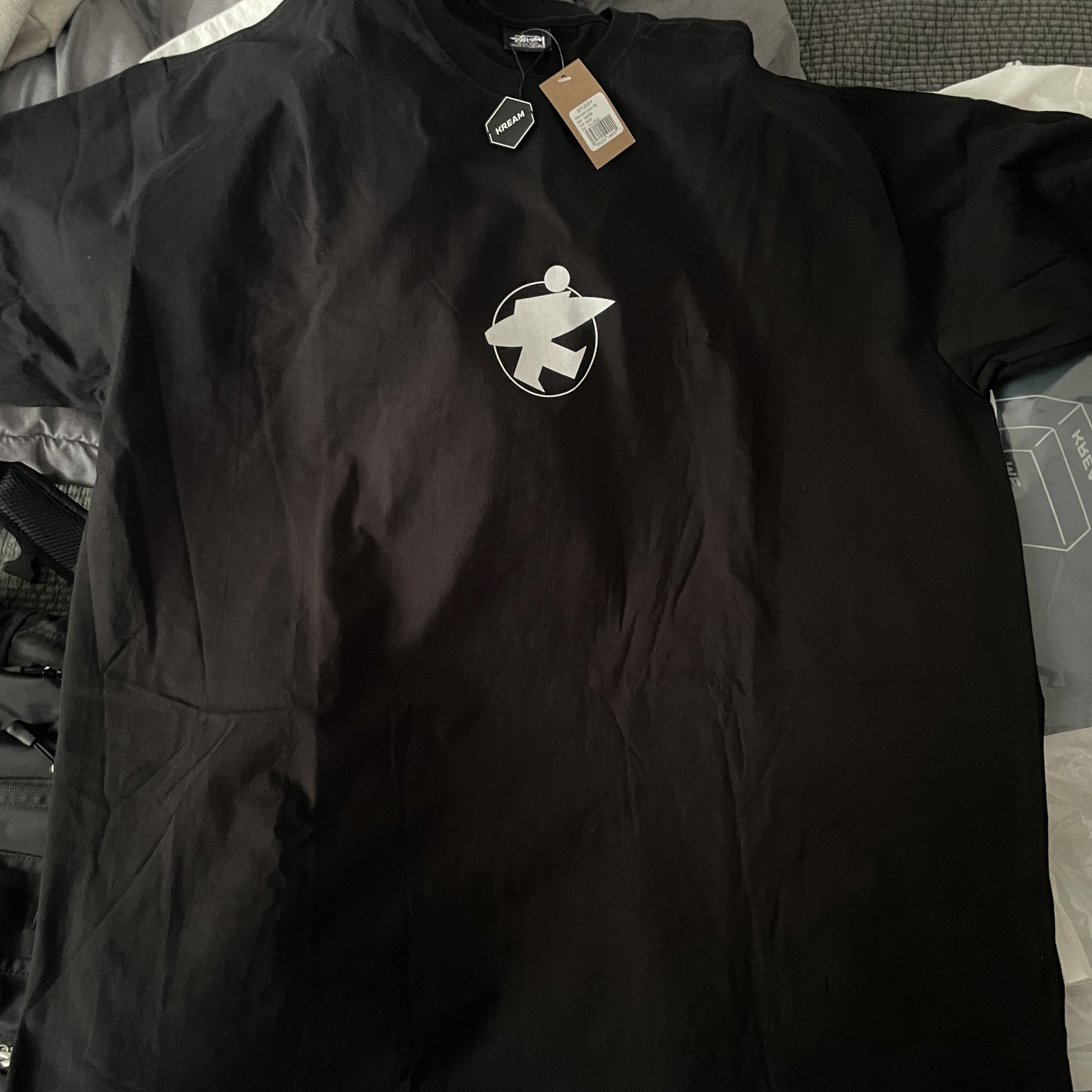 Stussy Surf Stock T-Shirt Black 착용 스타일