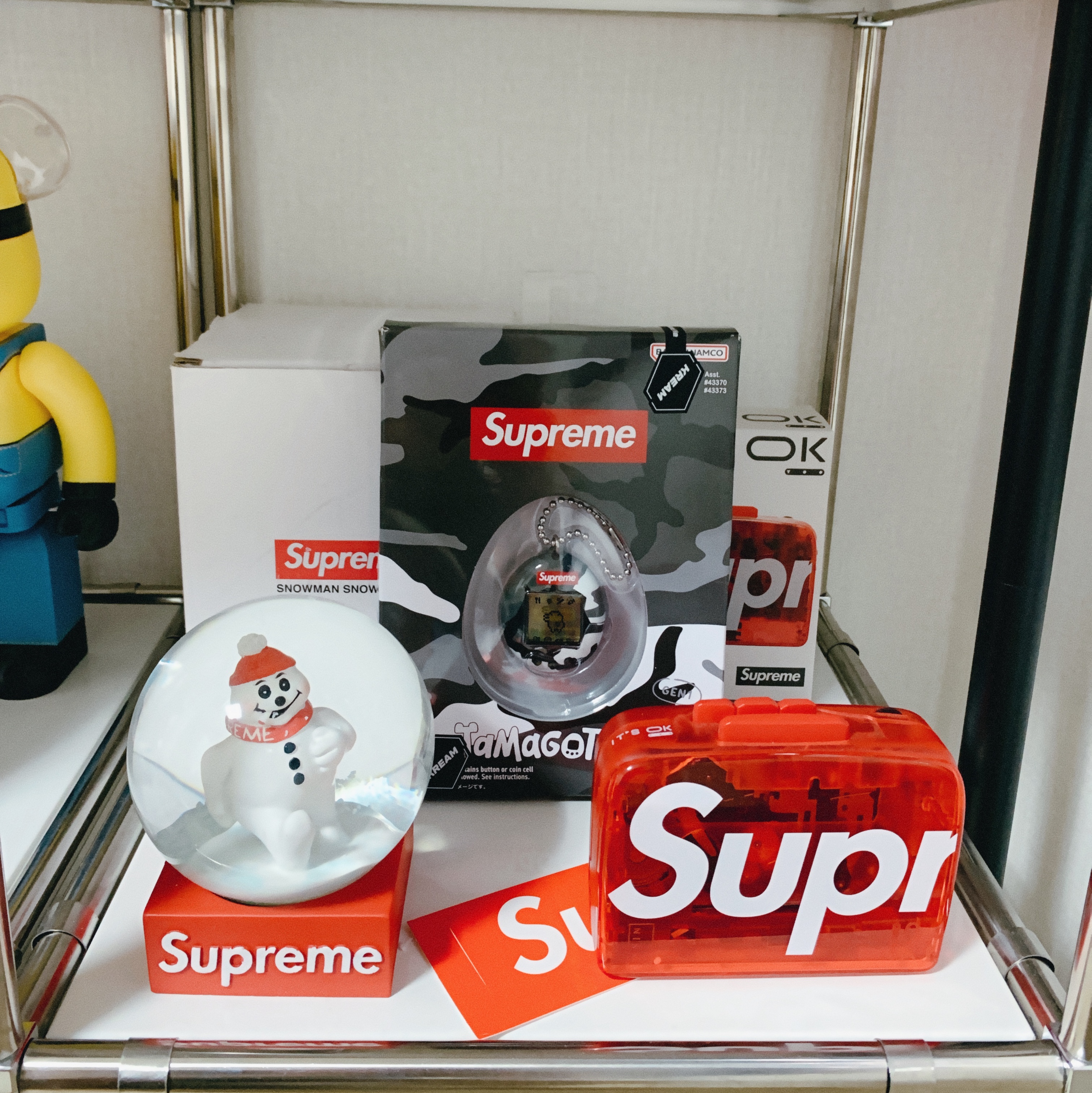 Supreme Tamagotchi Black - 23SS 착용 스타일