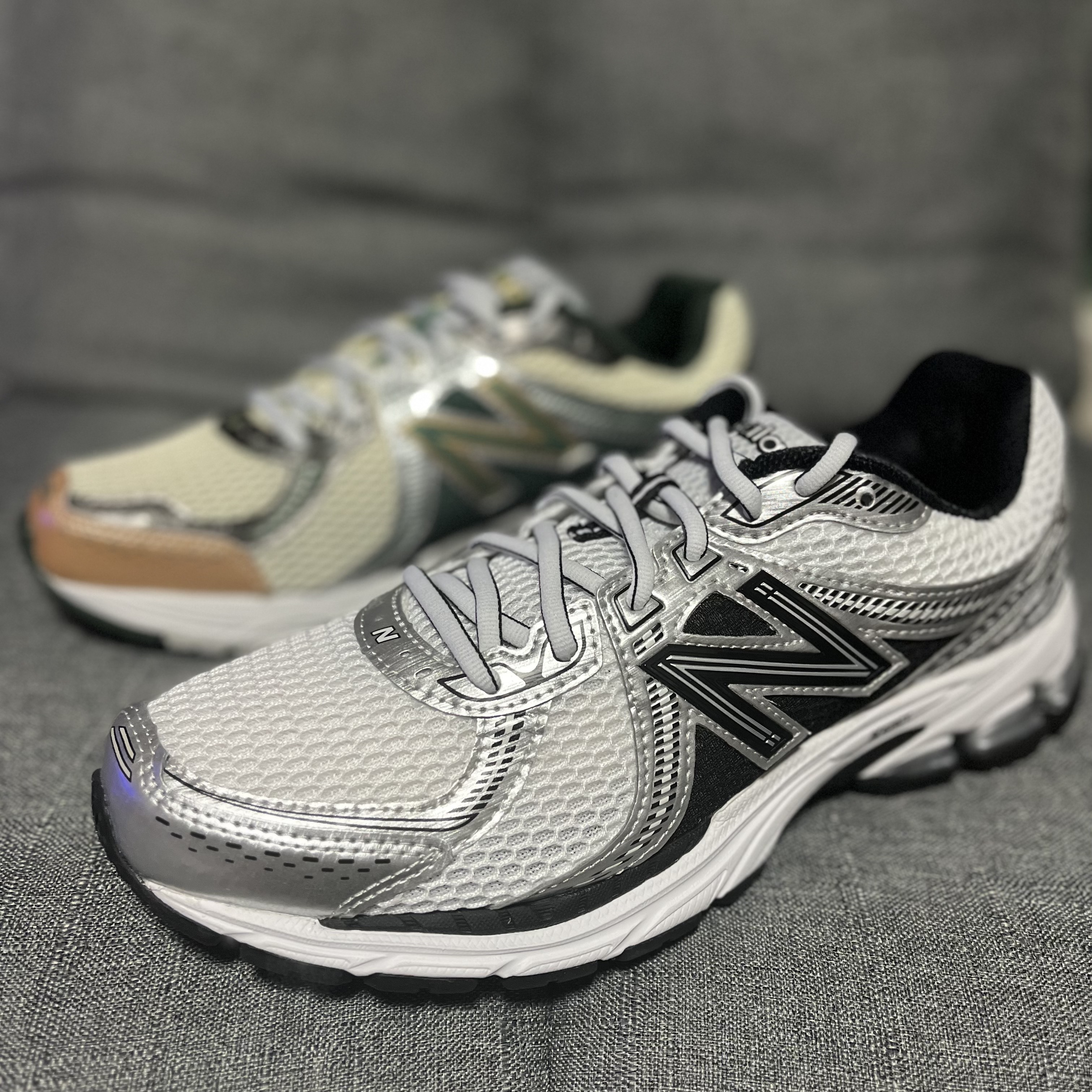 New Balance 860v2 White Black 착용 스타일