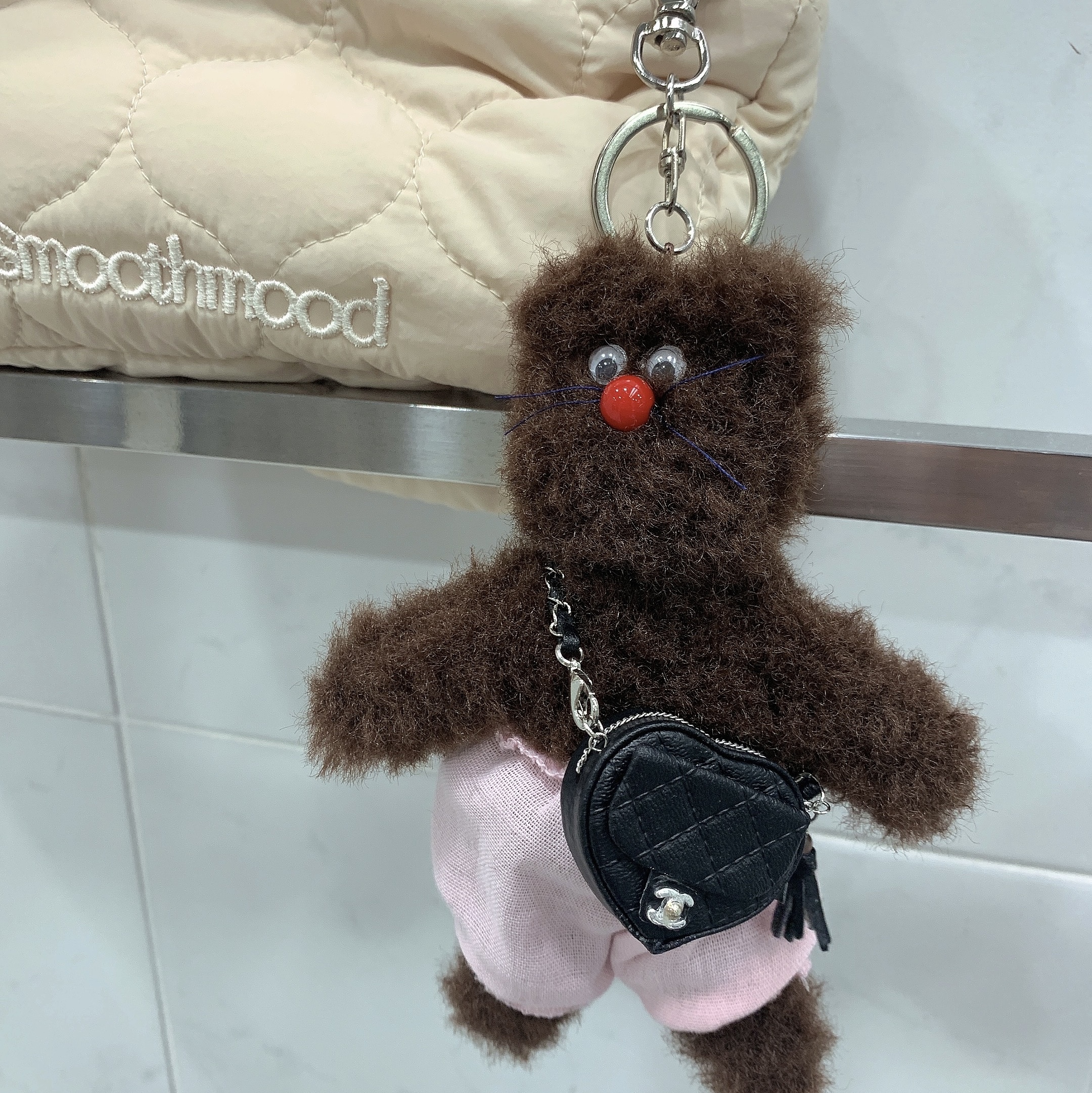 [KREAM 단독] Monamhee Creami Keyring Cream 착용 스타일