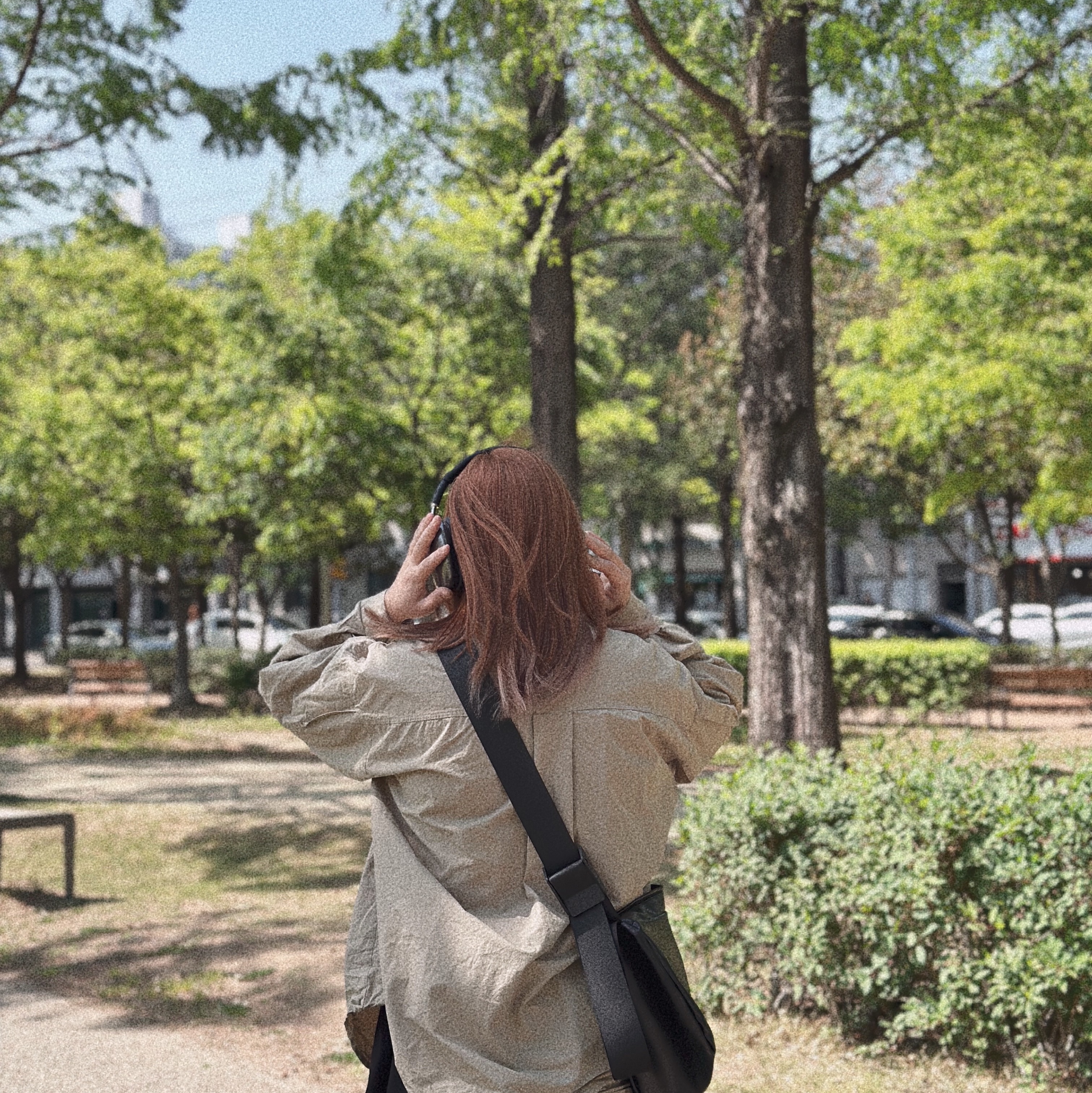 애플 에어팟 맥스 라이트닝 스페이스 그레이 (국내 정식 발매 제품), 컨버스 런스타 하이크 하이 블랙 화이트 검 착용 스타일 - 3