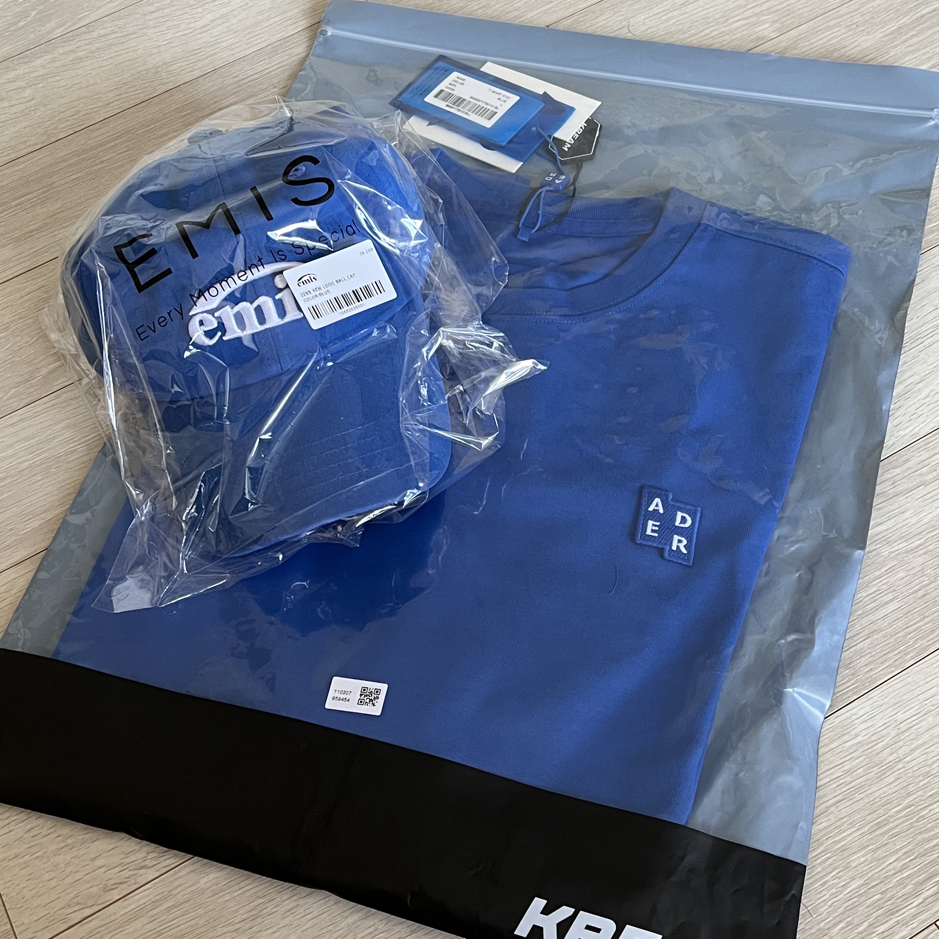 Ader Error Sig; TRS/BL Tag T-Shirt 01 Z-Blue 착용 스타일