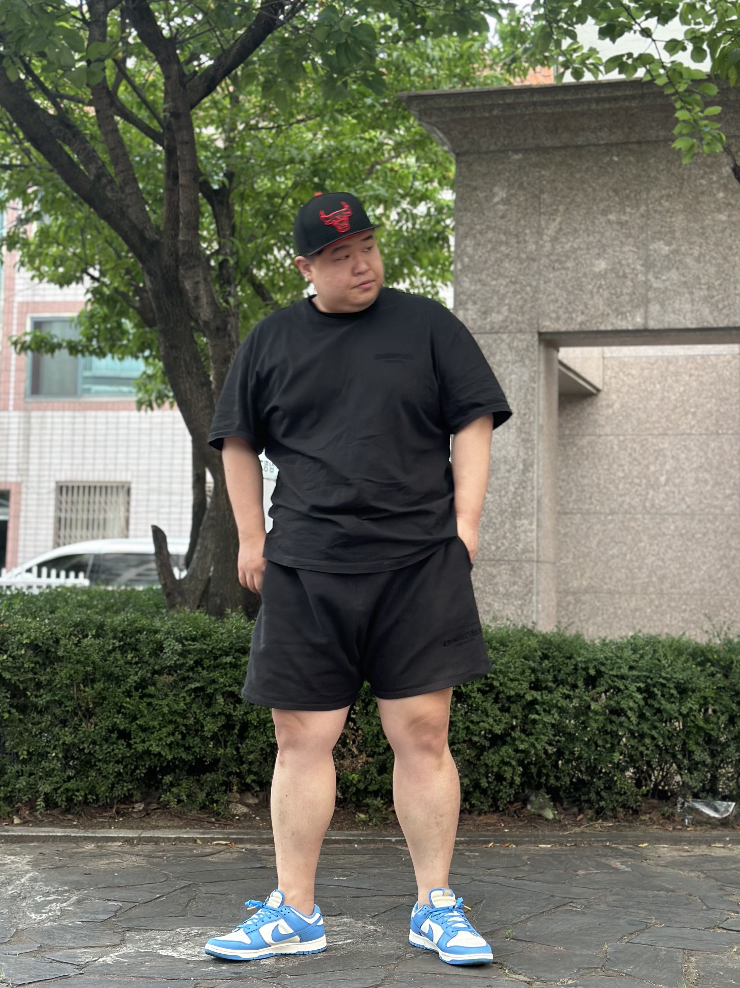 Essentials The Core Collection T-Shirt Stretch Limo, Essentials The Core Collection Sweatshorts Stretch Limo 착용 스타일