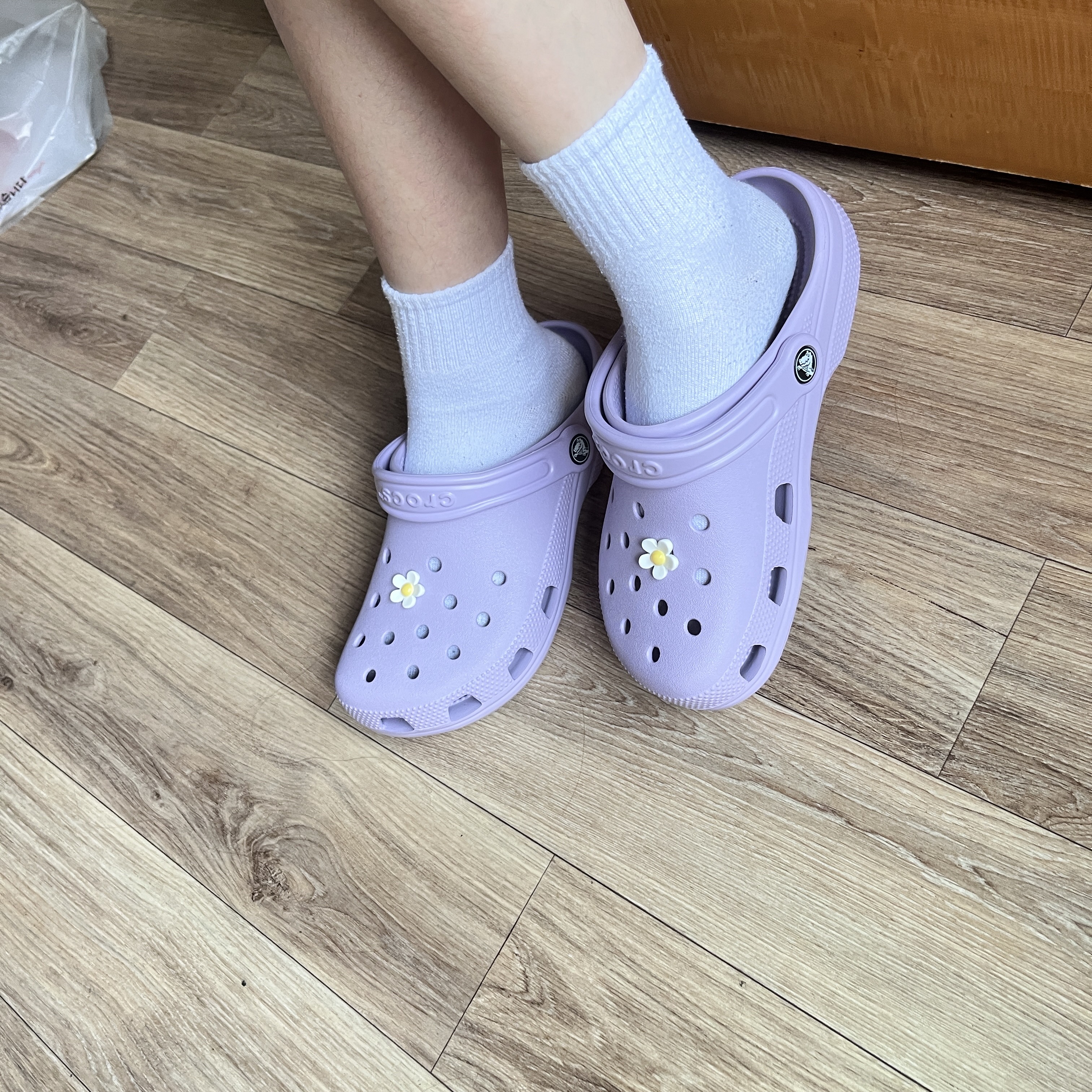 Crocs Classic Clog Lavender 착용 스타일 - 3