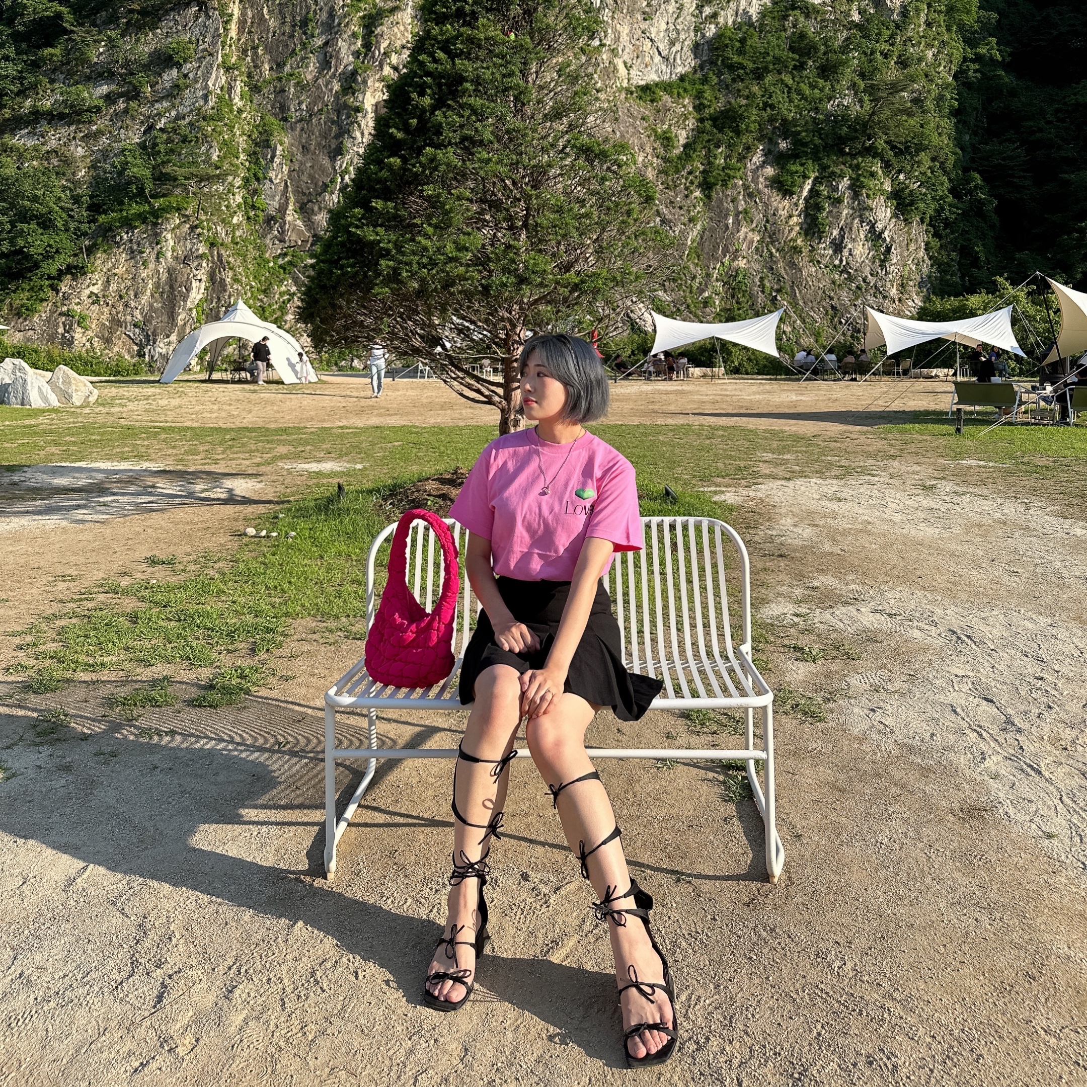 COS Quilted Mini Bag Pink 착용 스타일 - 3