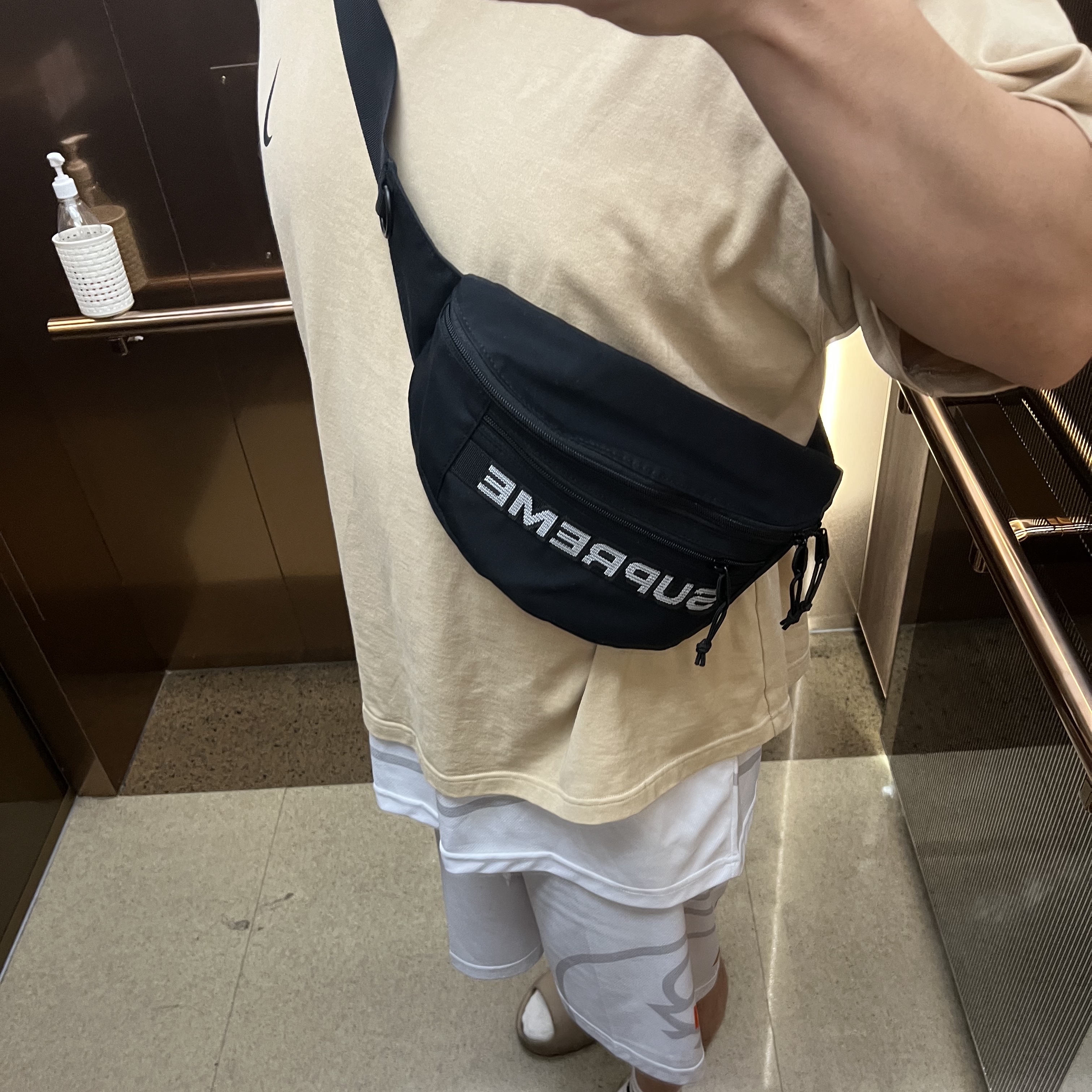 Supreme Field Waist Bag Black - 23SS 착용 스타일