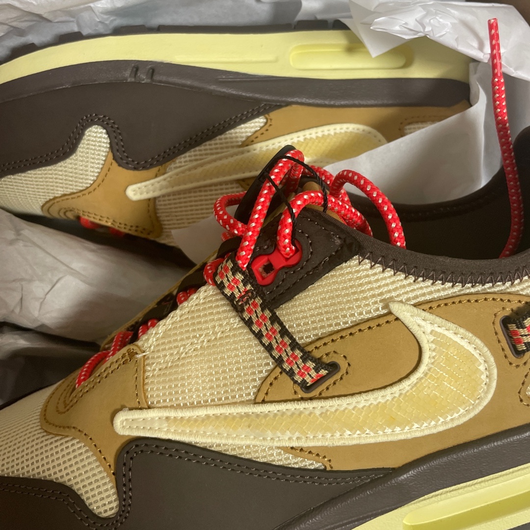 Nike x Travis Scott Air Max 1 Cact.us Brown 착용 스타일
