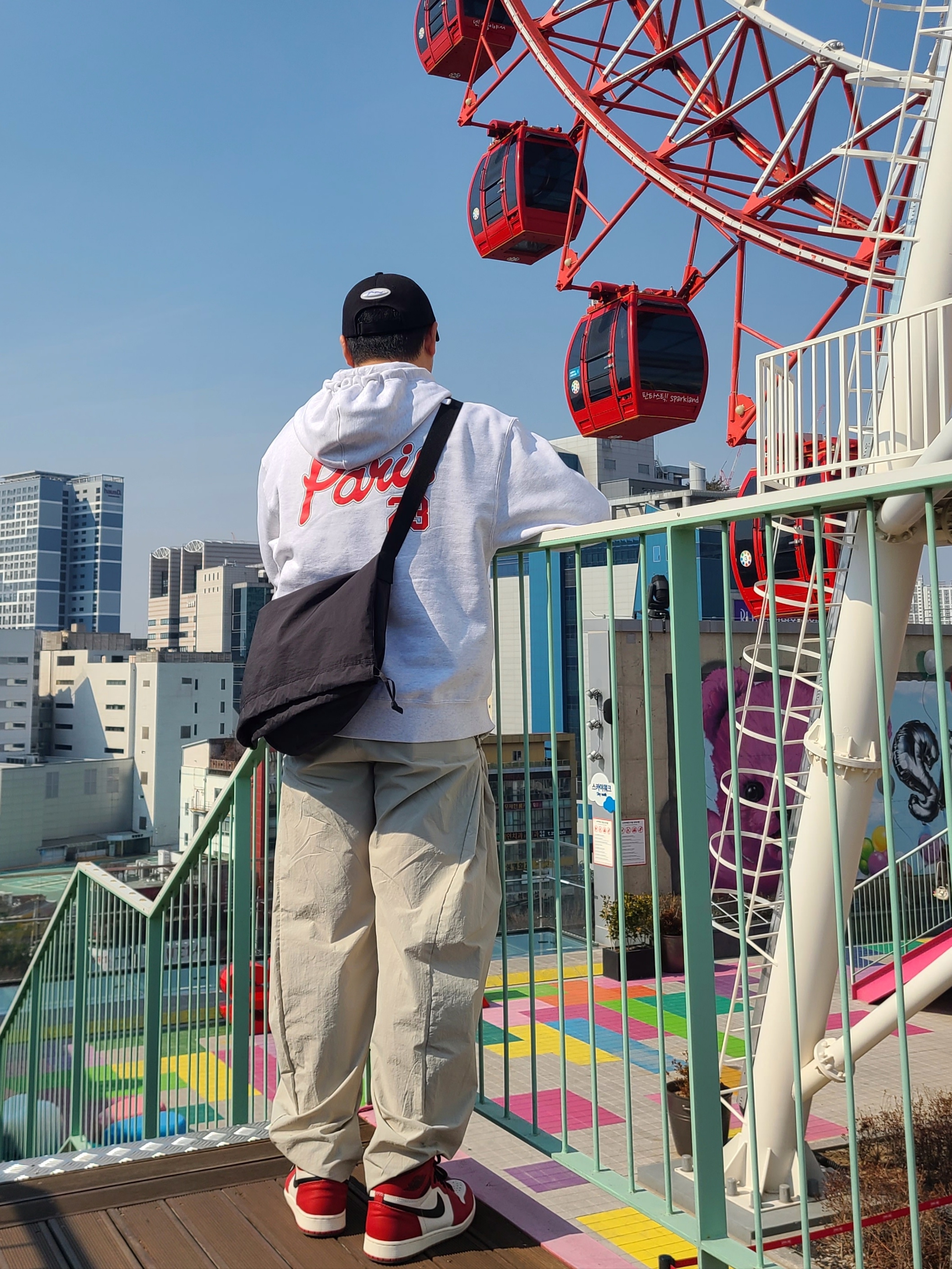 Sansan Gear Side Snap Pants Ice Beige - 22FW, Jordan 1 Retro High OG Chicago 2022 착용 스타일