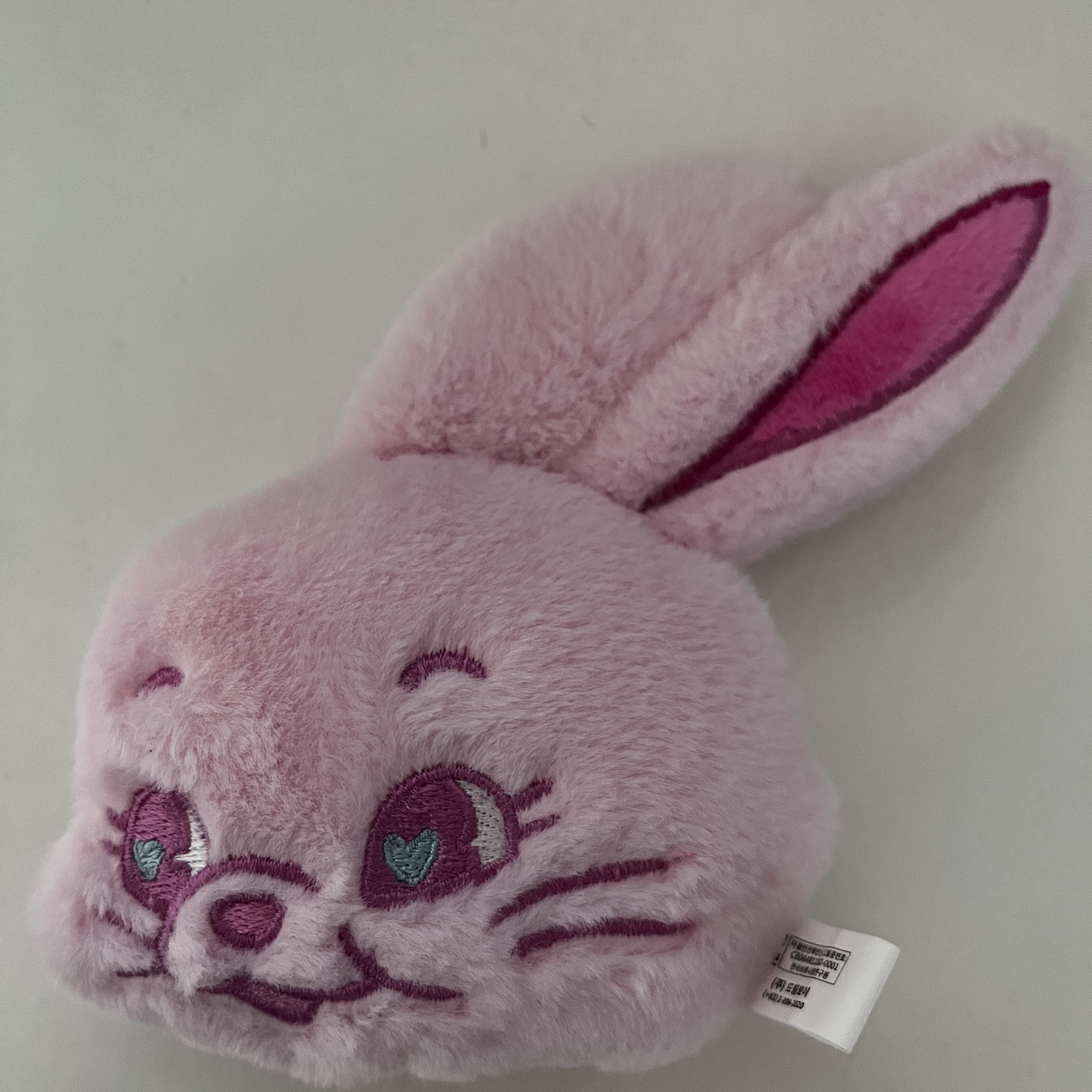 NewJeans Tokki Merchandise Fluffy Keyring Pink 착용 스타일