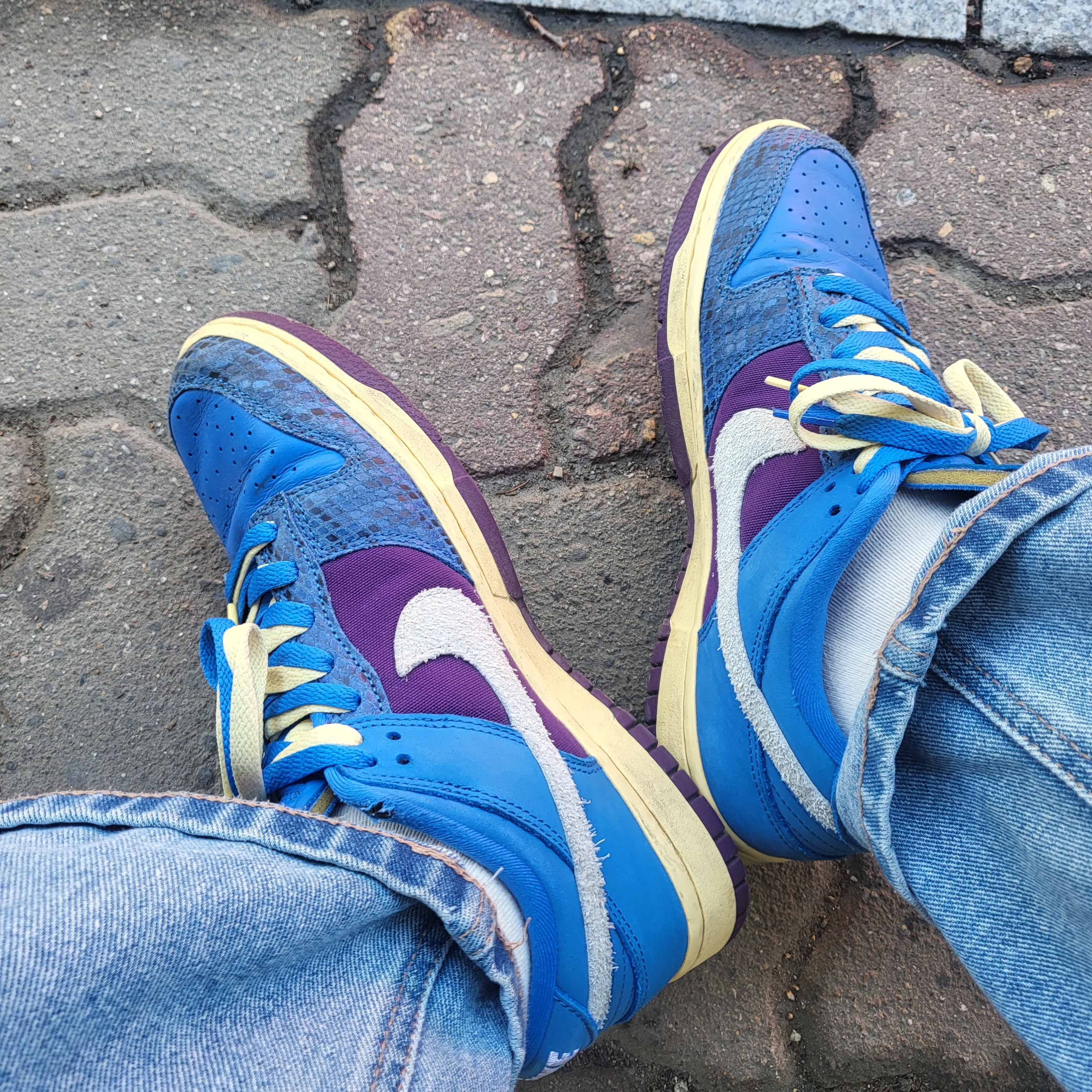 슈프림 프레이드 로고 데님 캠프캡 블루 - 21SS, 슈프림 웨빙 키체인 레드 - 23SS 착용 스타일 - 5