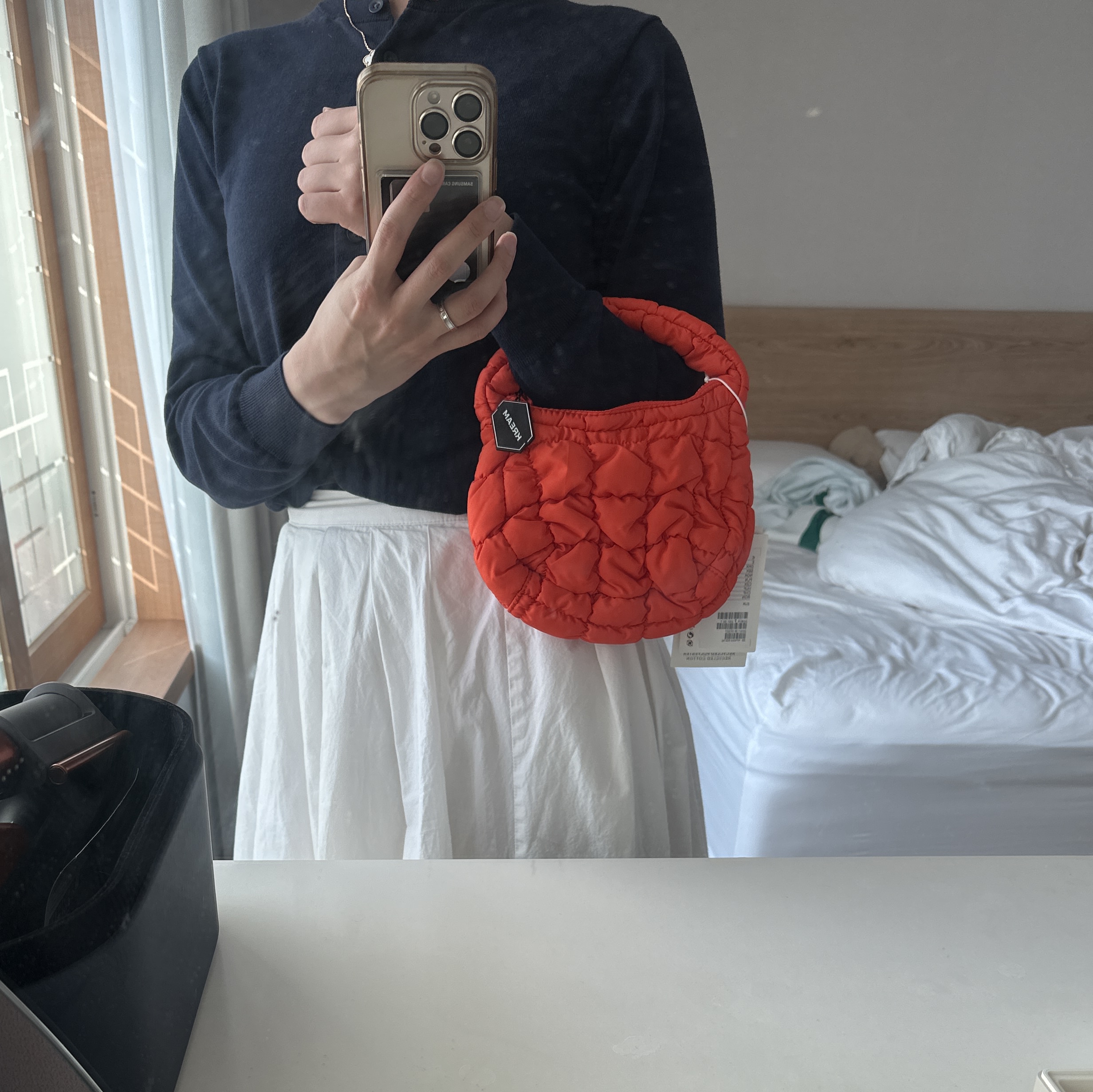 COS Quilted Micro Bag Orange 착용 스타일