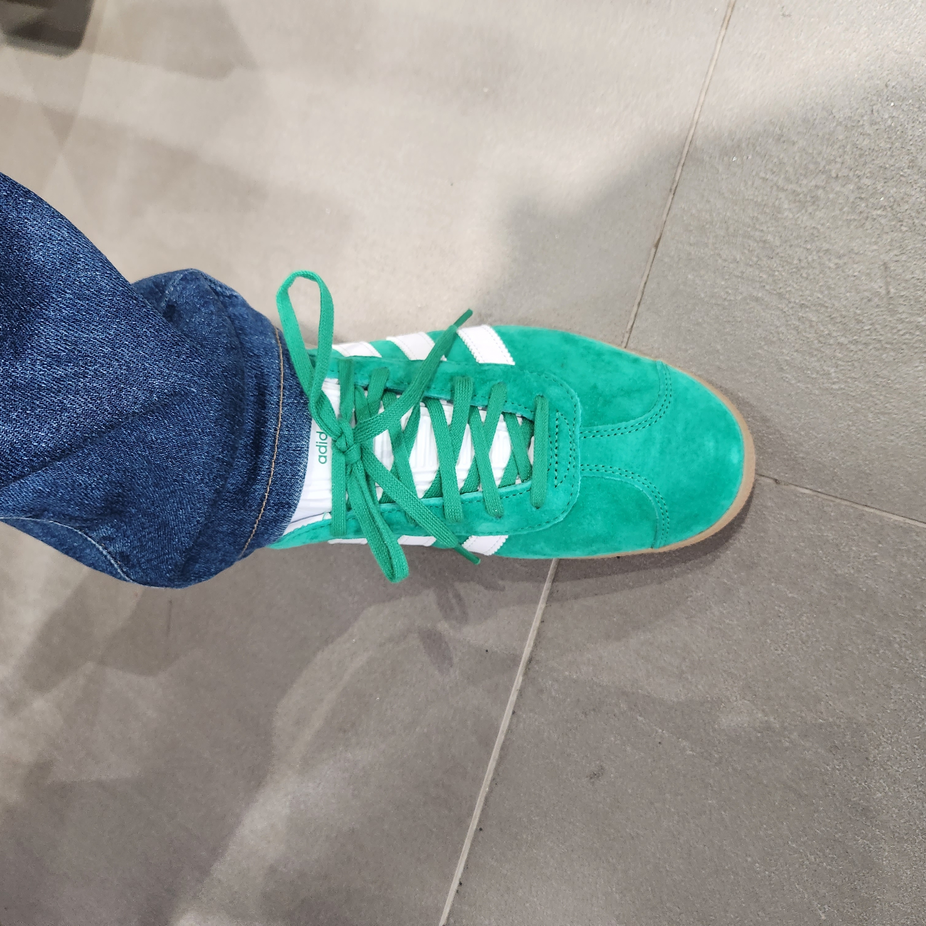 Adidas Gazelle Court Green Cloud White 착용 스타일