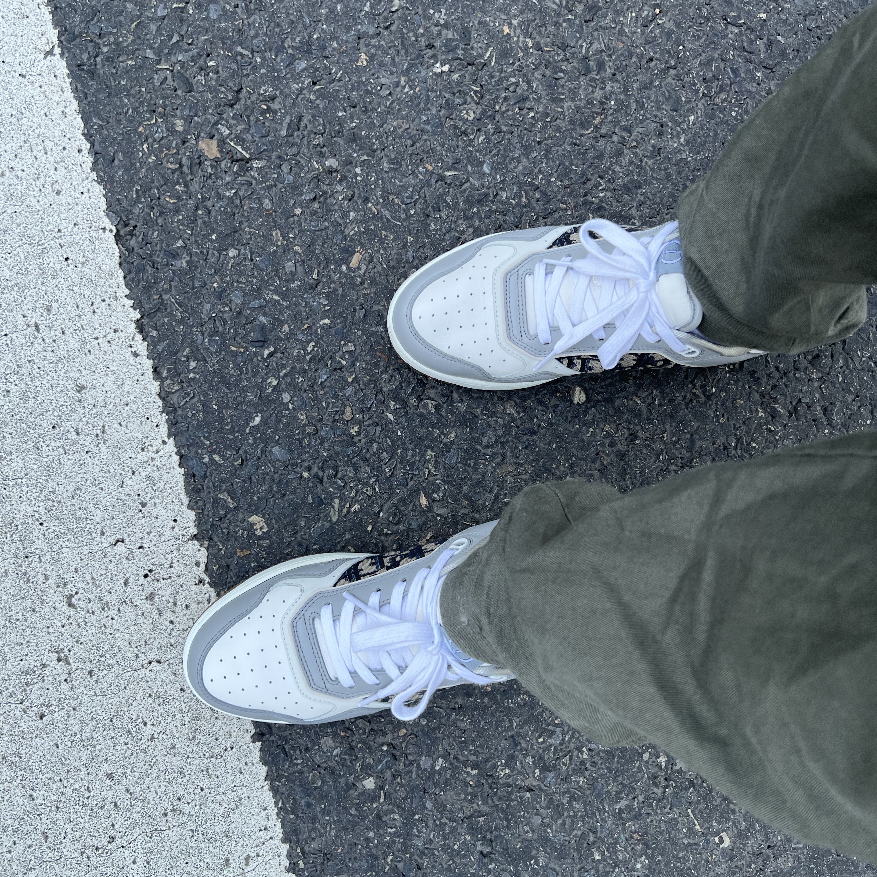 Dior B27 Low-Top Sneakers Gray 착용 스타일