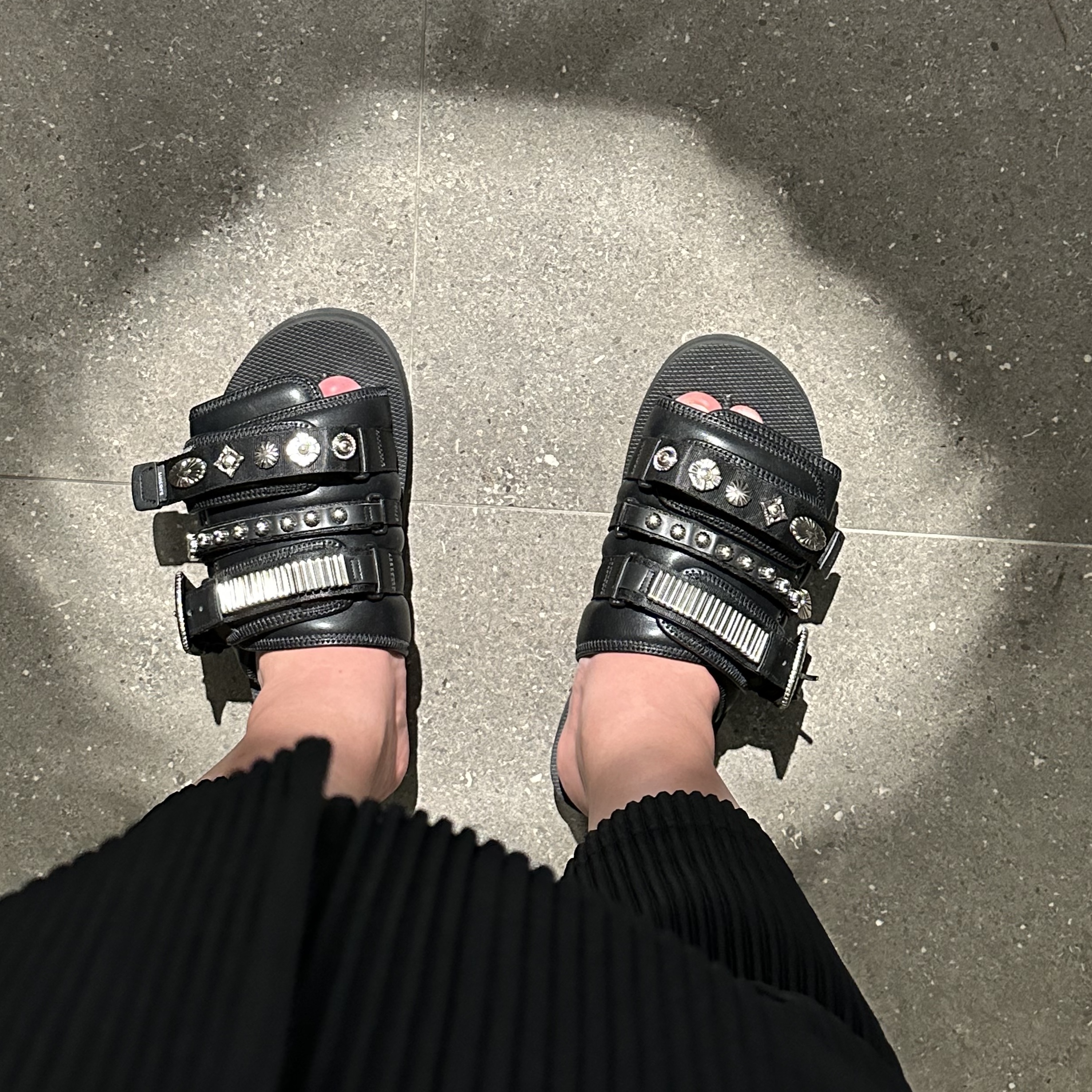 Toga x Suicoke Moto Sandals Black 착용 스타일