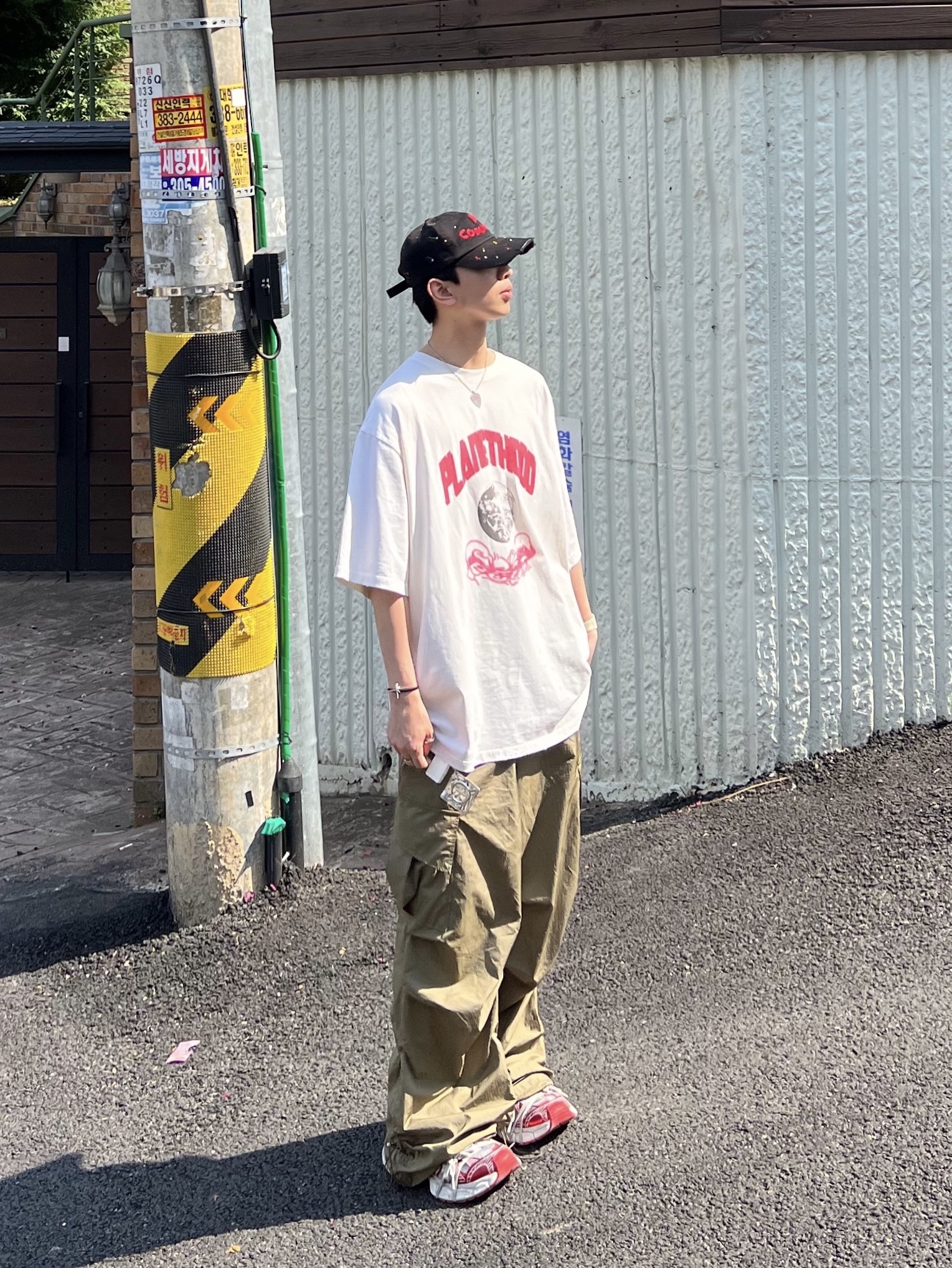 Balenciaga 3XL Sneakers White Red, Nos Couleurs No Comment Cap Black 착용 스타일 - 3