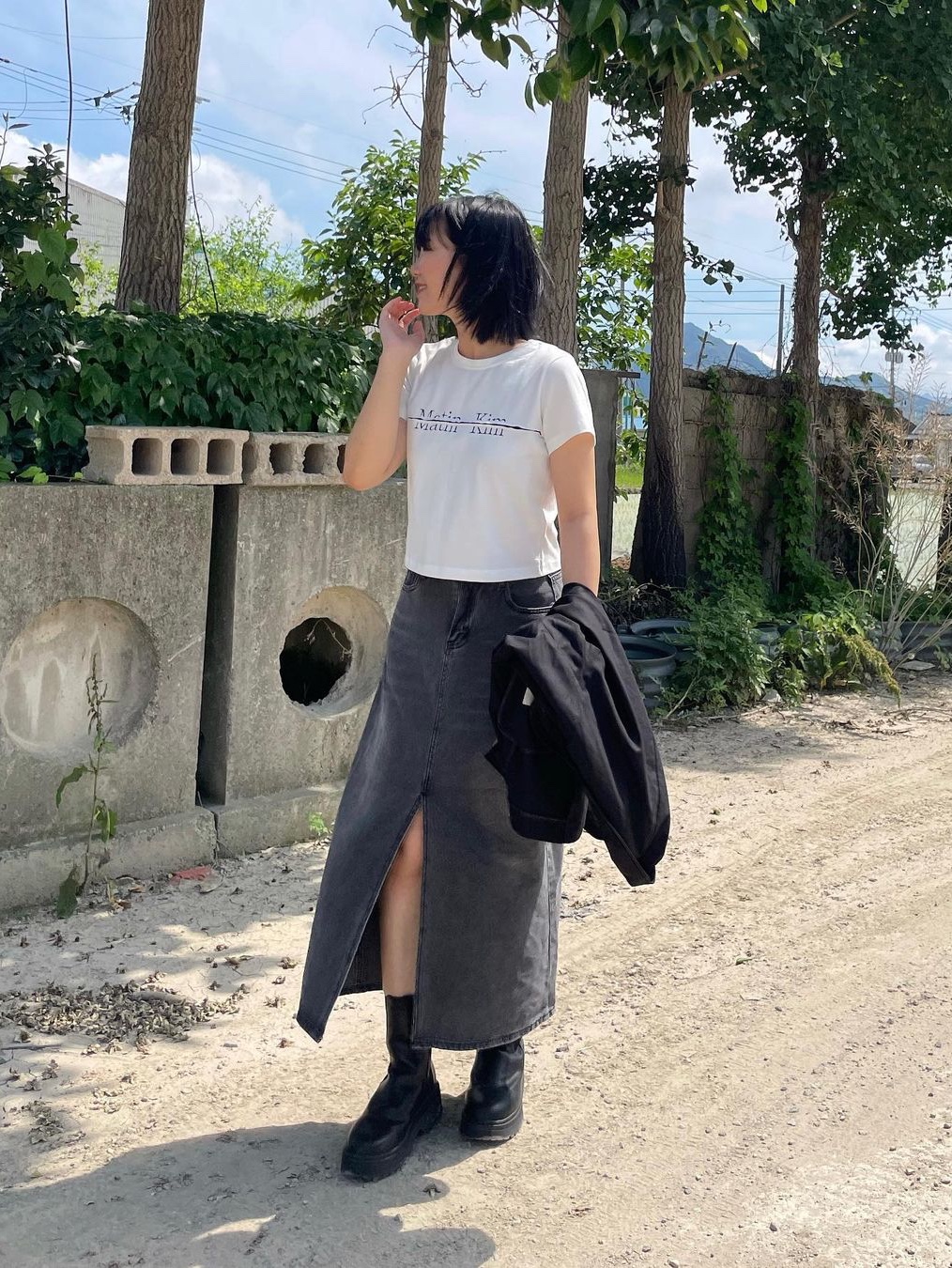 (W) Matin Kim Cutted Logo Crop Top White 착용 스타일