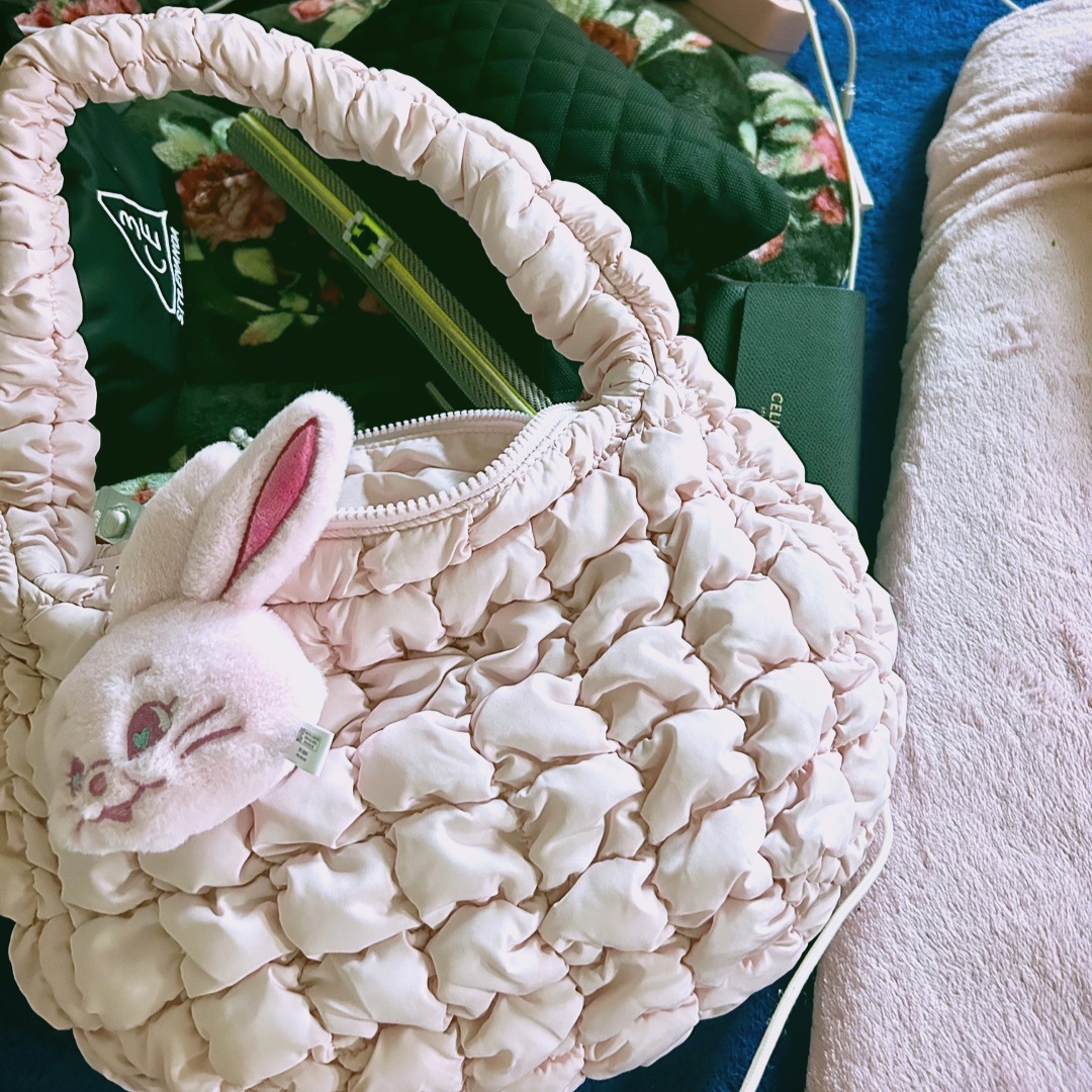 COS Quilted Mini Bag Pink 착용 스타일