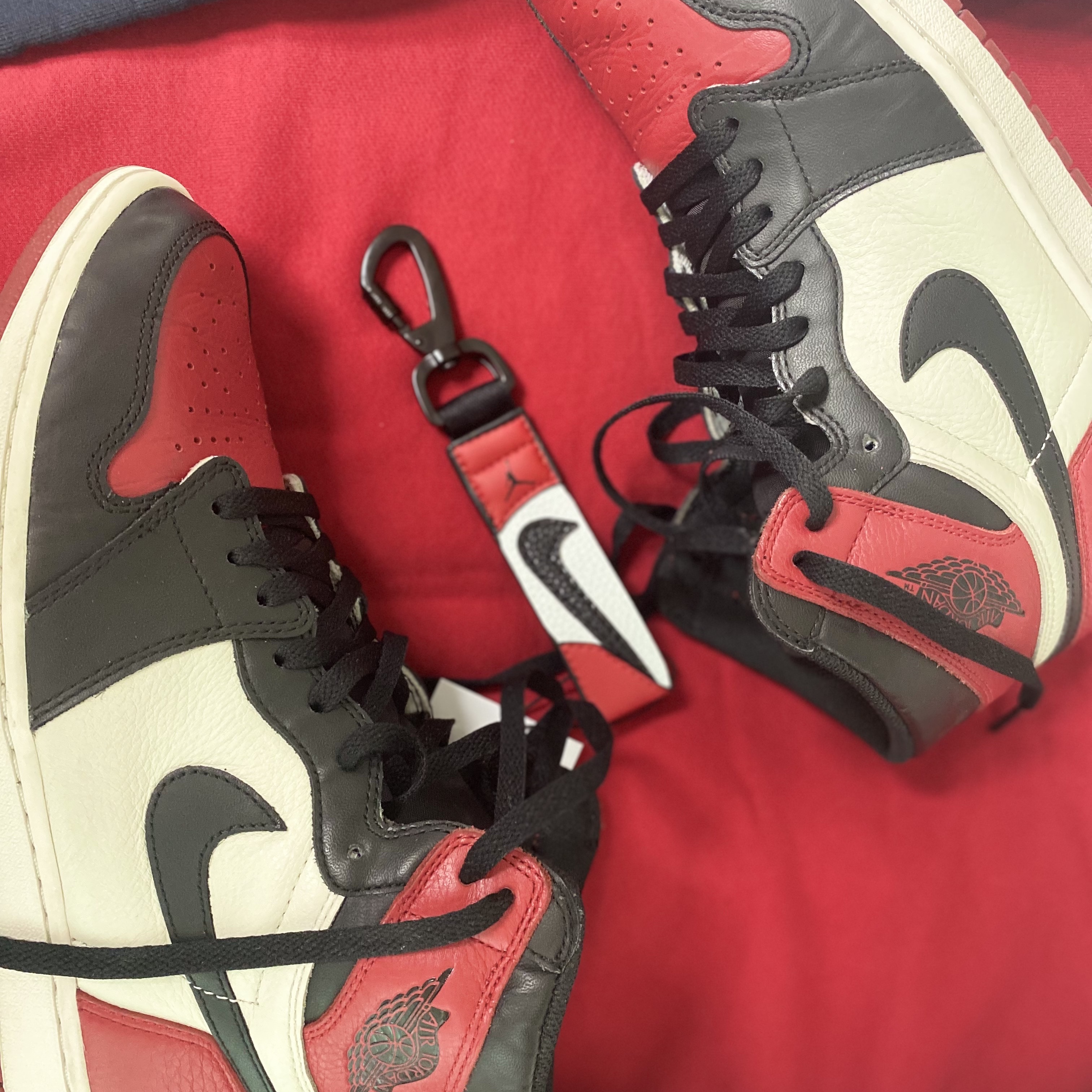 Jordan 1 Retro High OG Bred Toe 착용 스타일 - 3