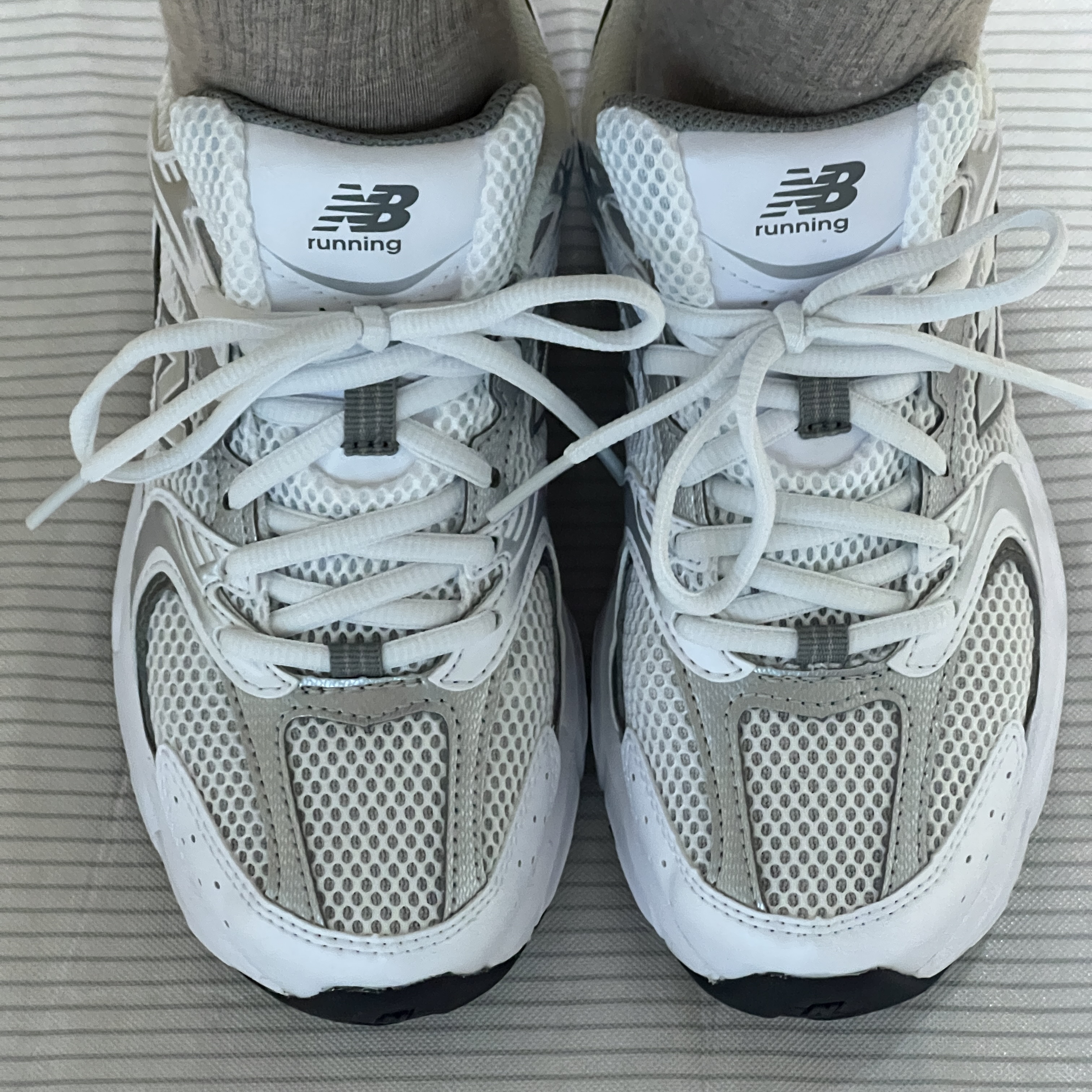 New Balance 530 White Silver 착용 스타일