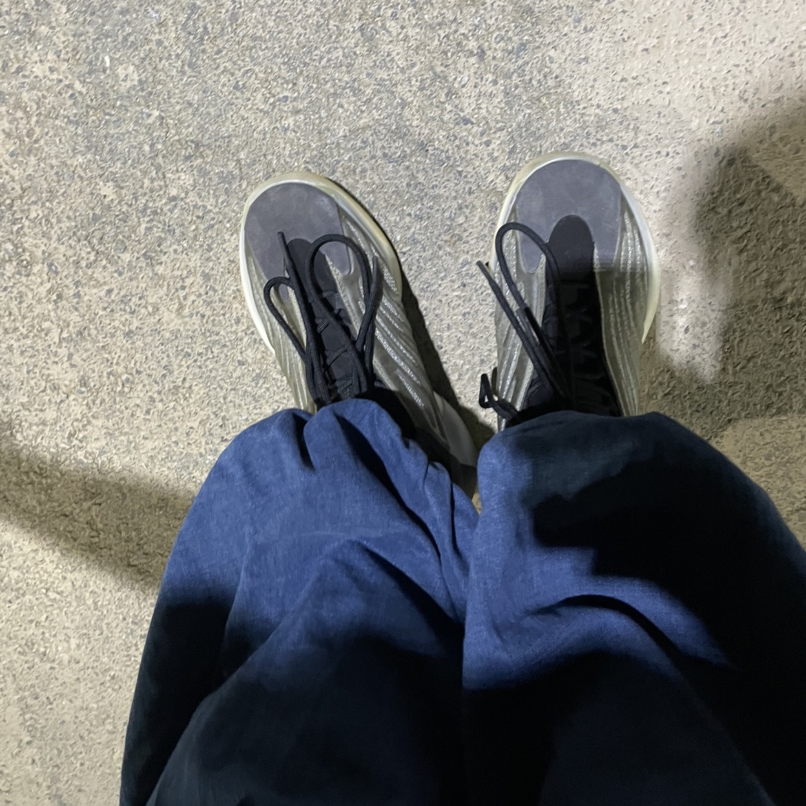 Adidas Yeezy QNTM Barium 착용 스타일