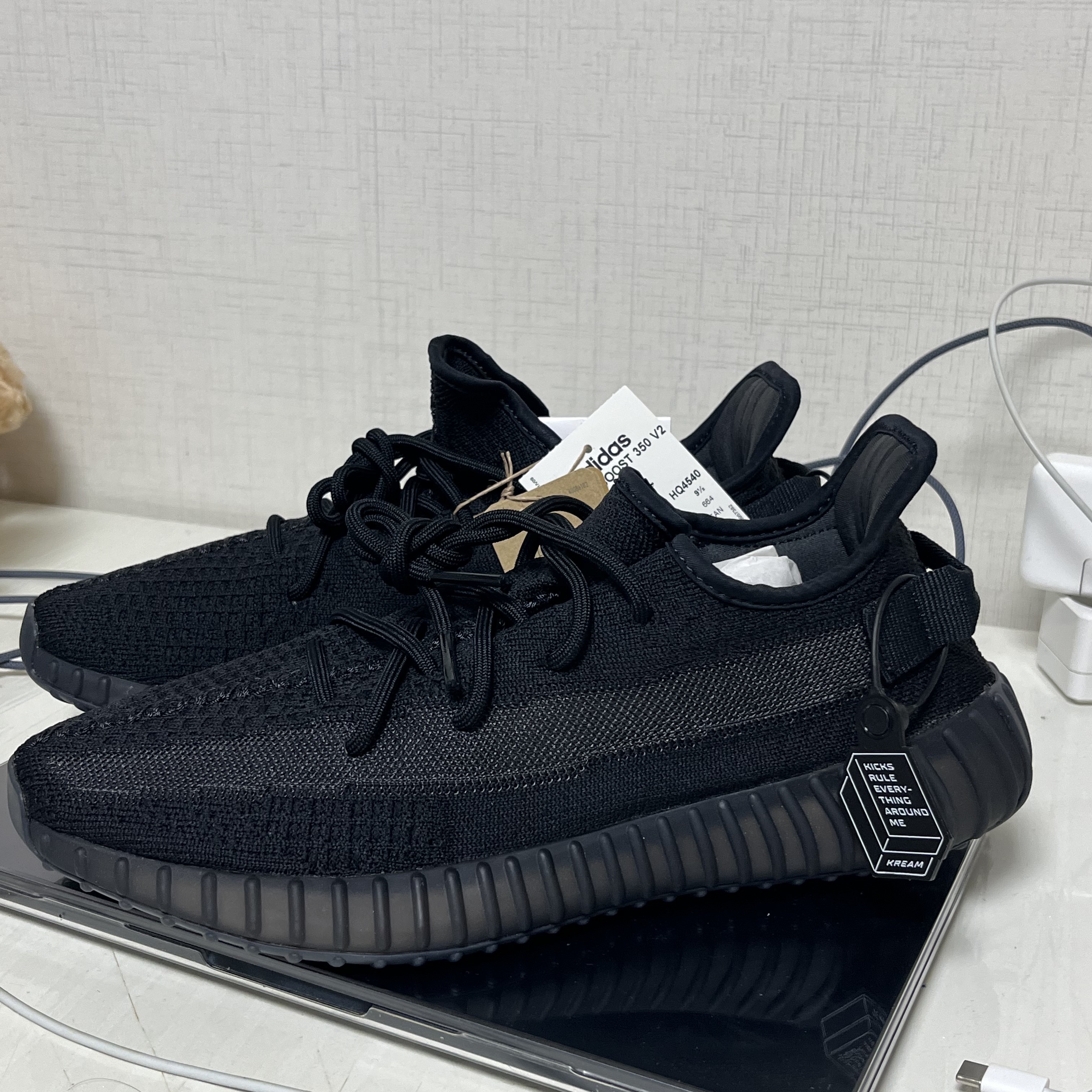 Adidas Yeezy Boost 350 V2 Onyx, Adidas Yeezy Boost 350 V2 Cinder 착용 스타일 - 1