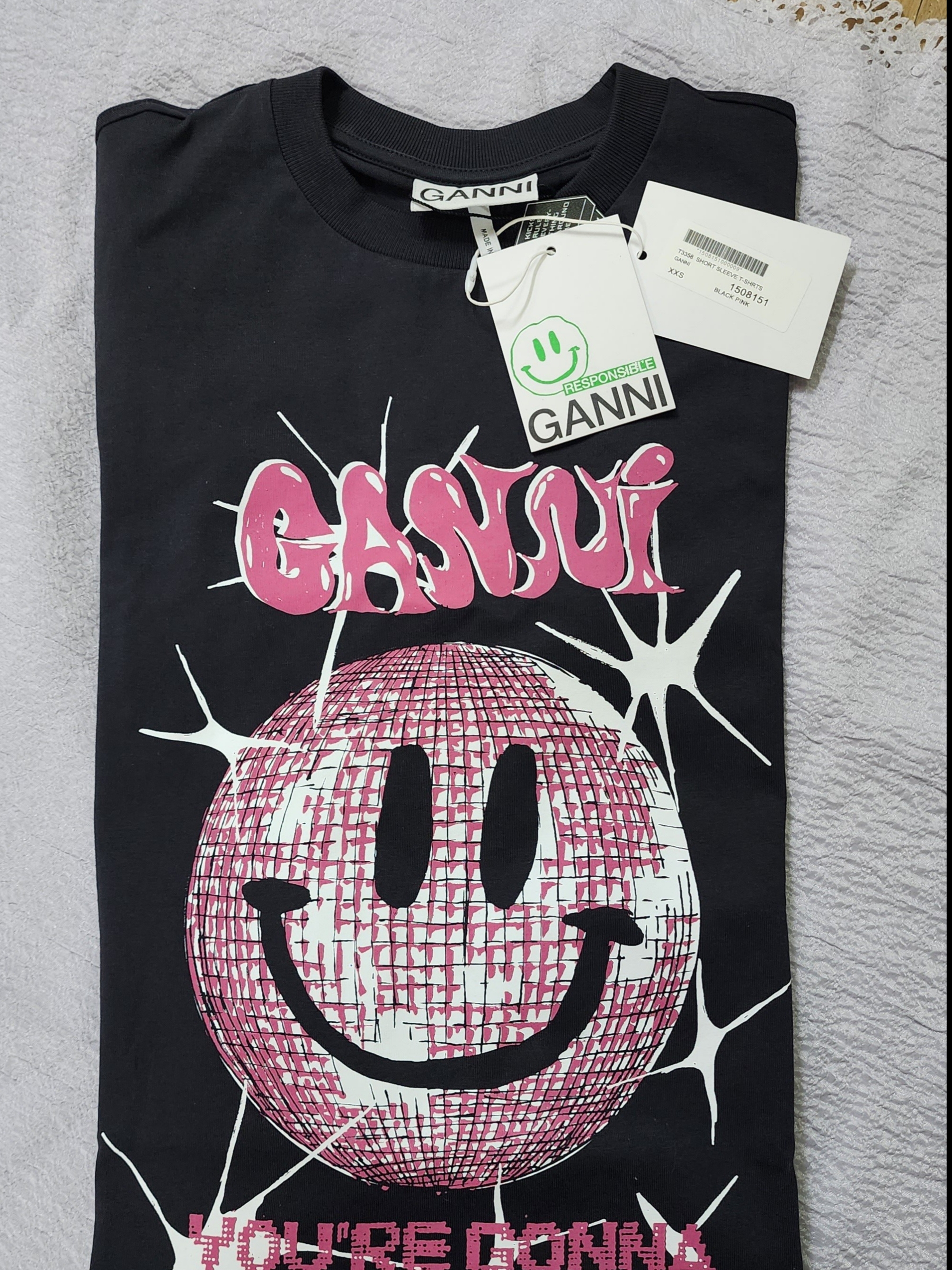 (W) Ganni Smiley Relaxed T-Shirt Phantom 착용 스타일