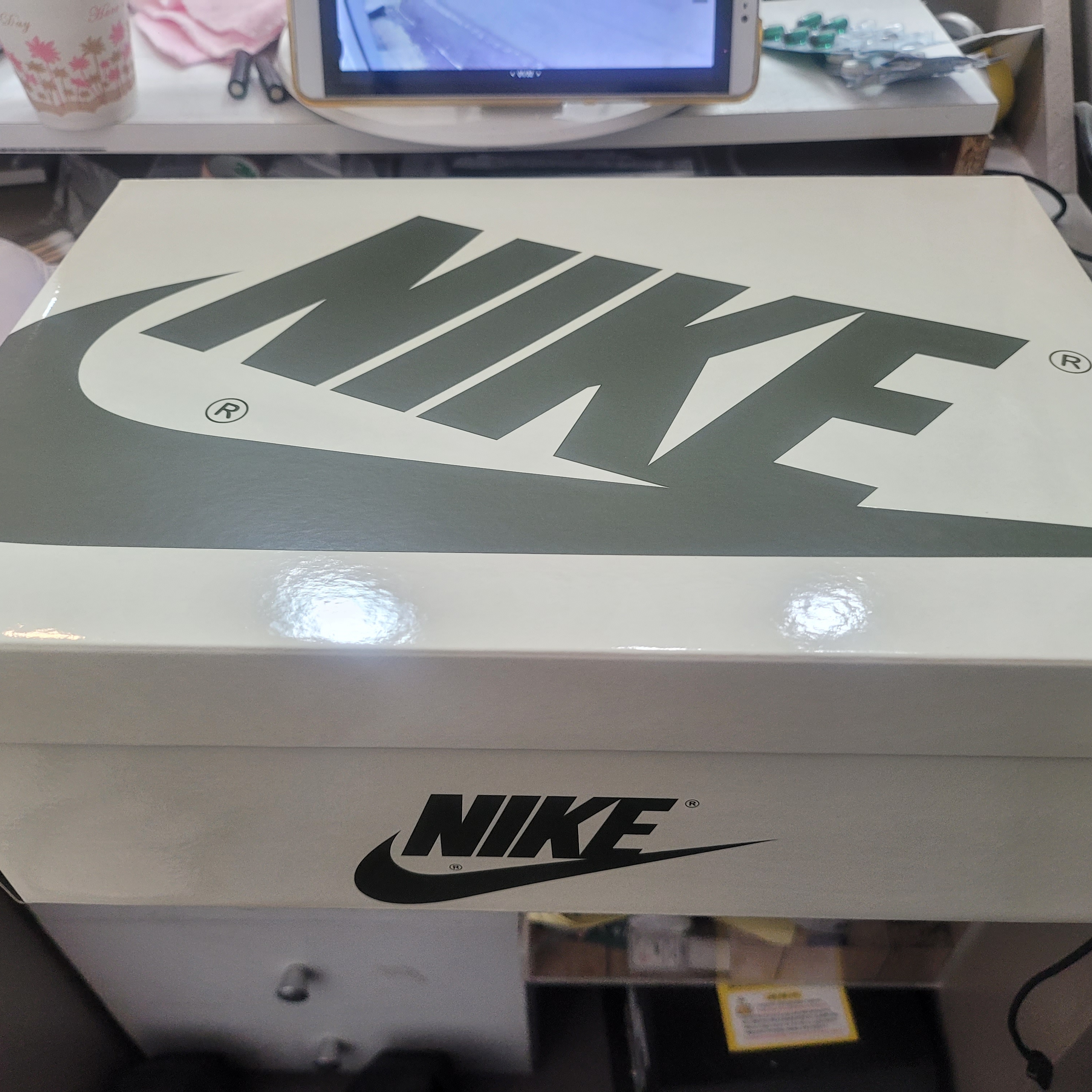 (W) Jordan 1 x Travis Scott Retro Low OG SP Medium Olive 착용 스타일 - 3