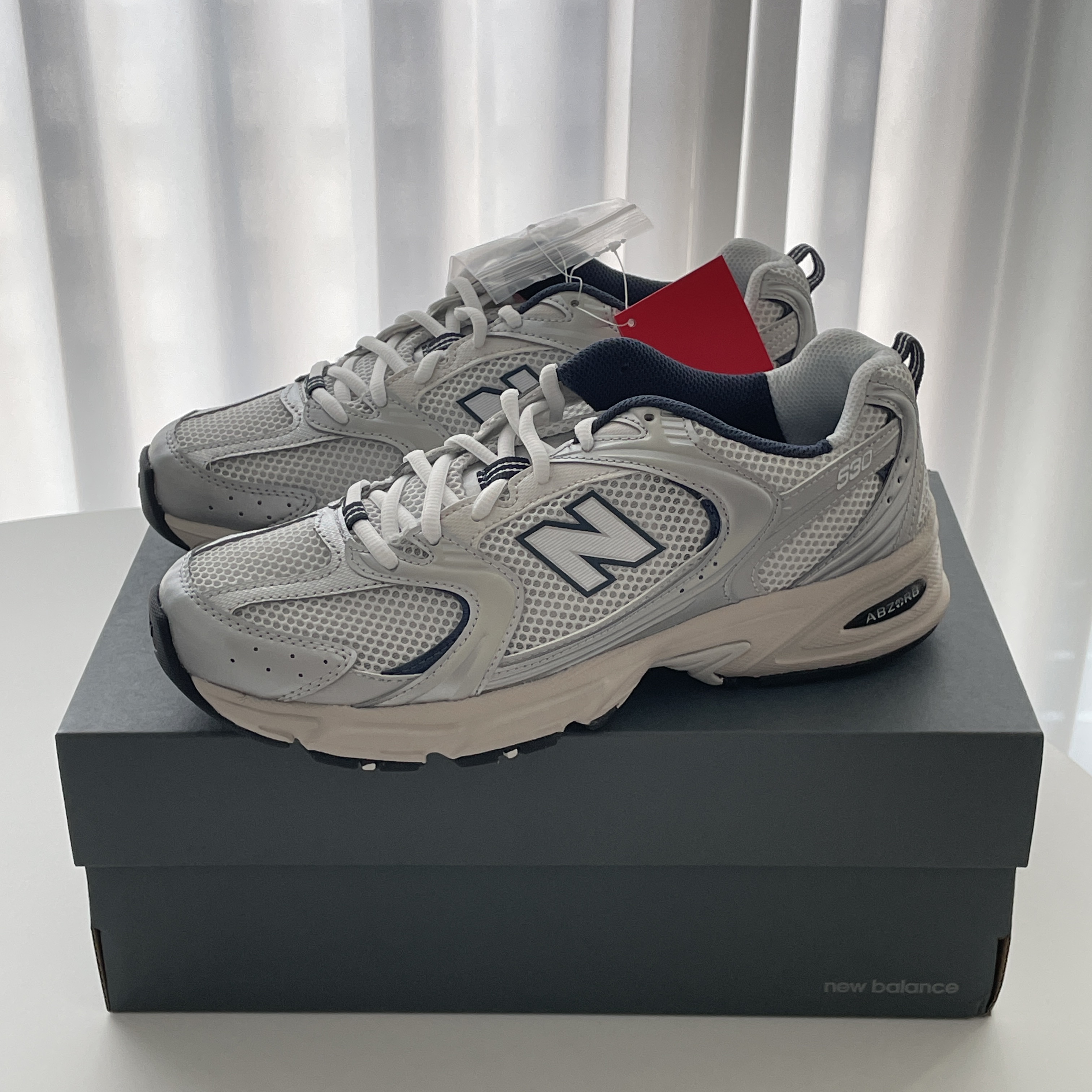 New Balance 530 Steel Grey 착용 스타일