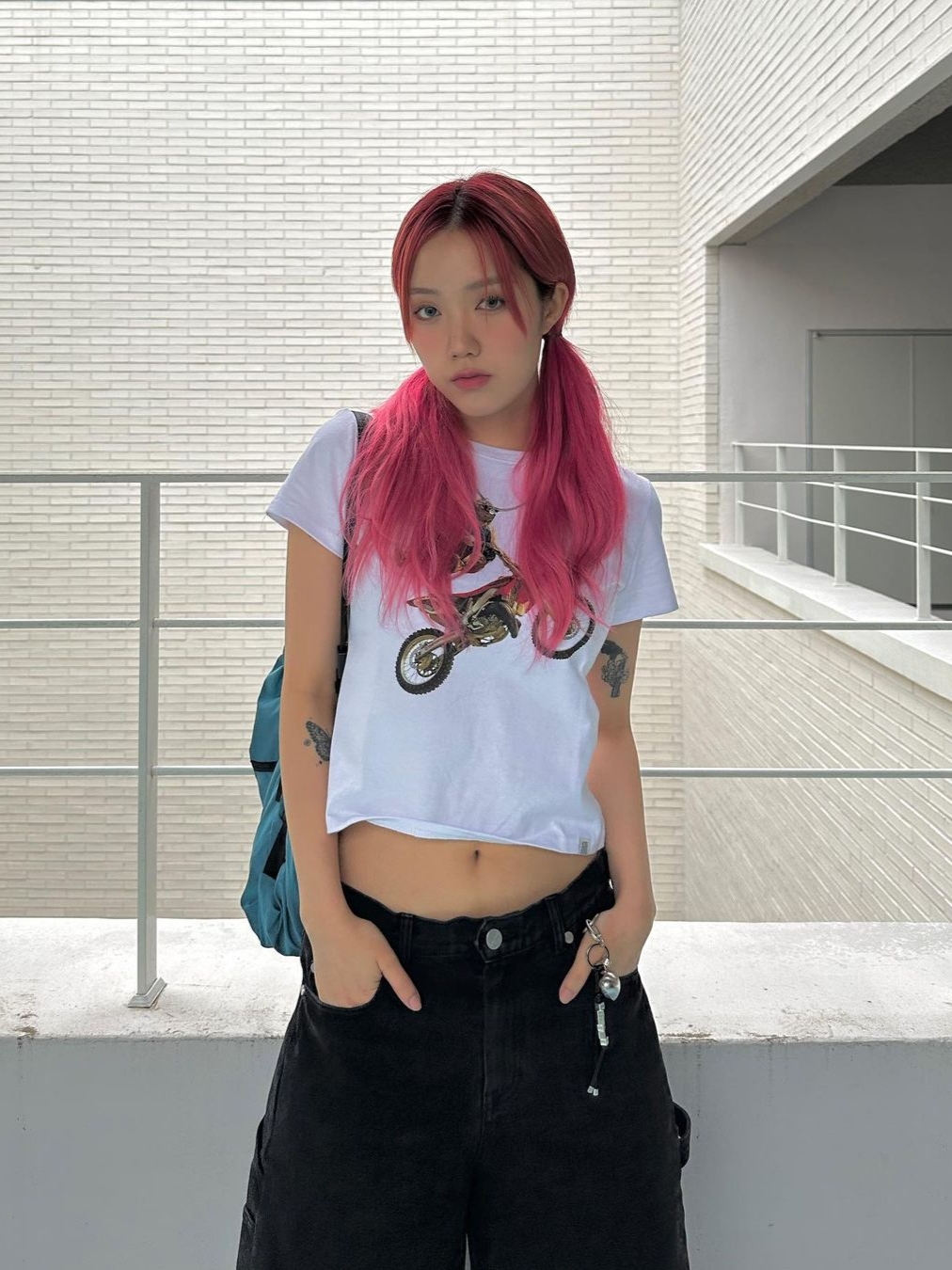 Thevinylhouse Motorcycle Jump T-Shirt Green 착용 스타일