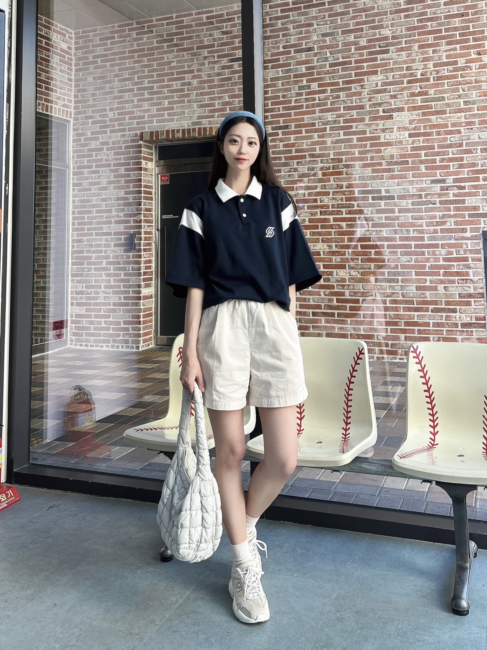 COS Quilted Mini Bag Light Grey, (W) New Balance 452 Beige - D Wide 착용 스타일 - 1