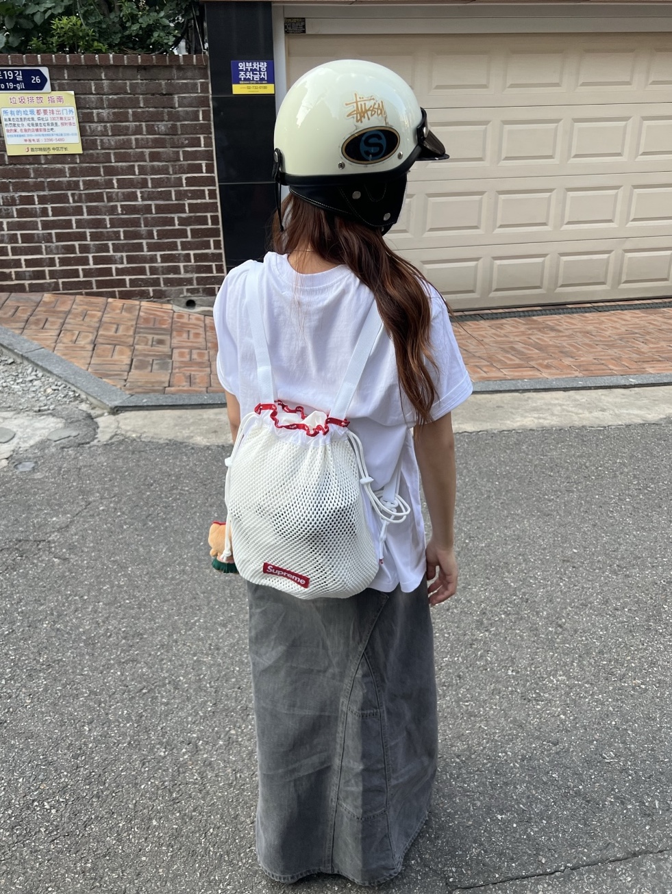 Supreme Mesh Small Backpack White - 23SS 착용 스타일