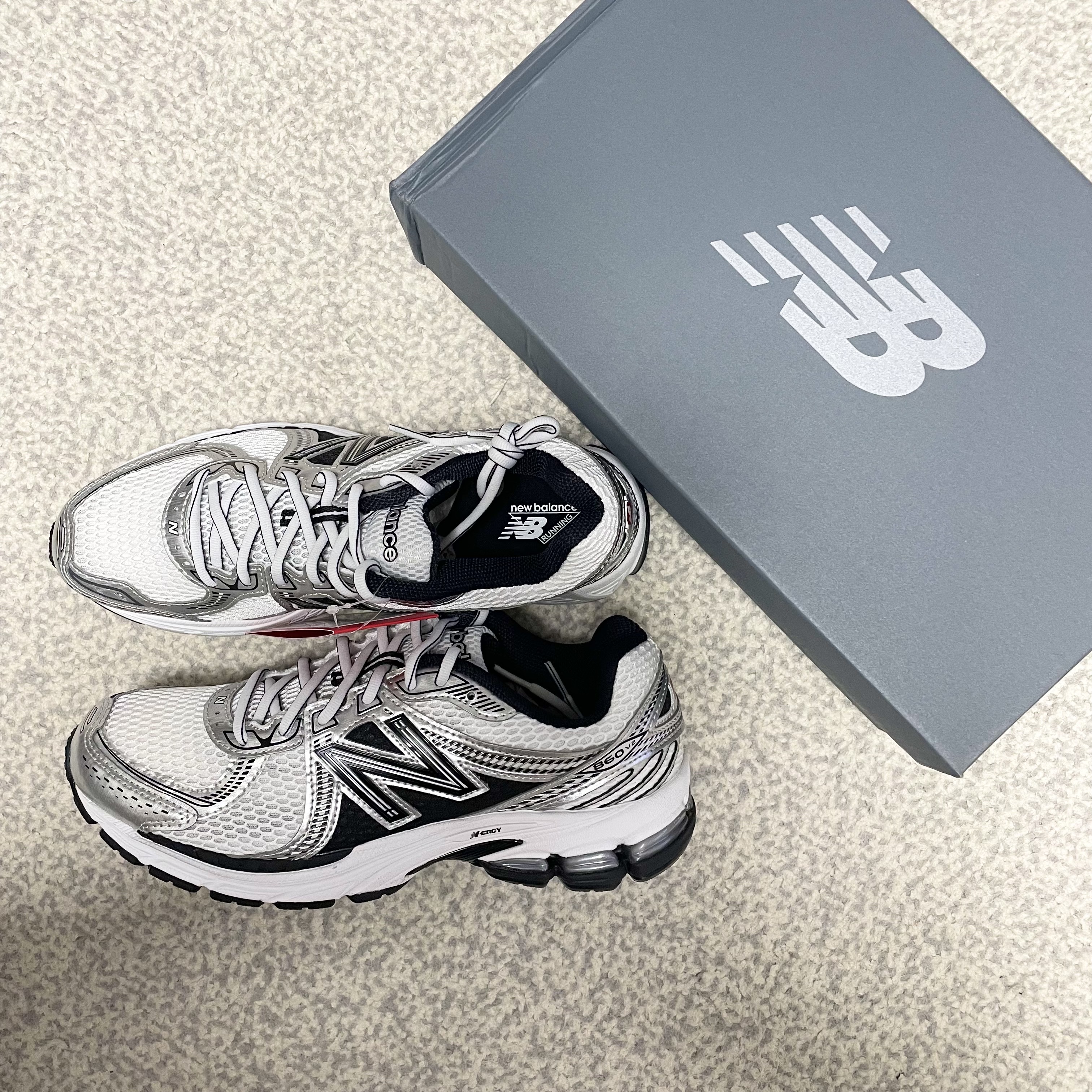New Balance 860v2 White Black 착용 스타일