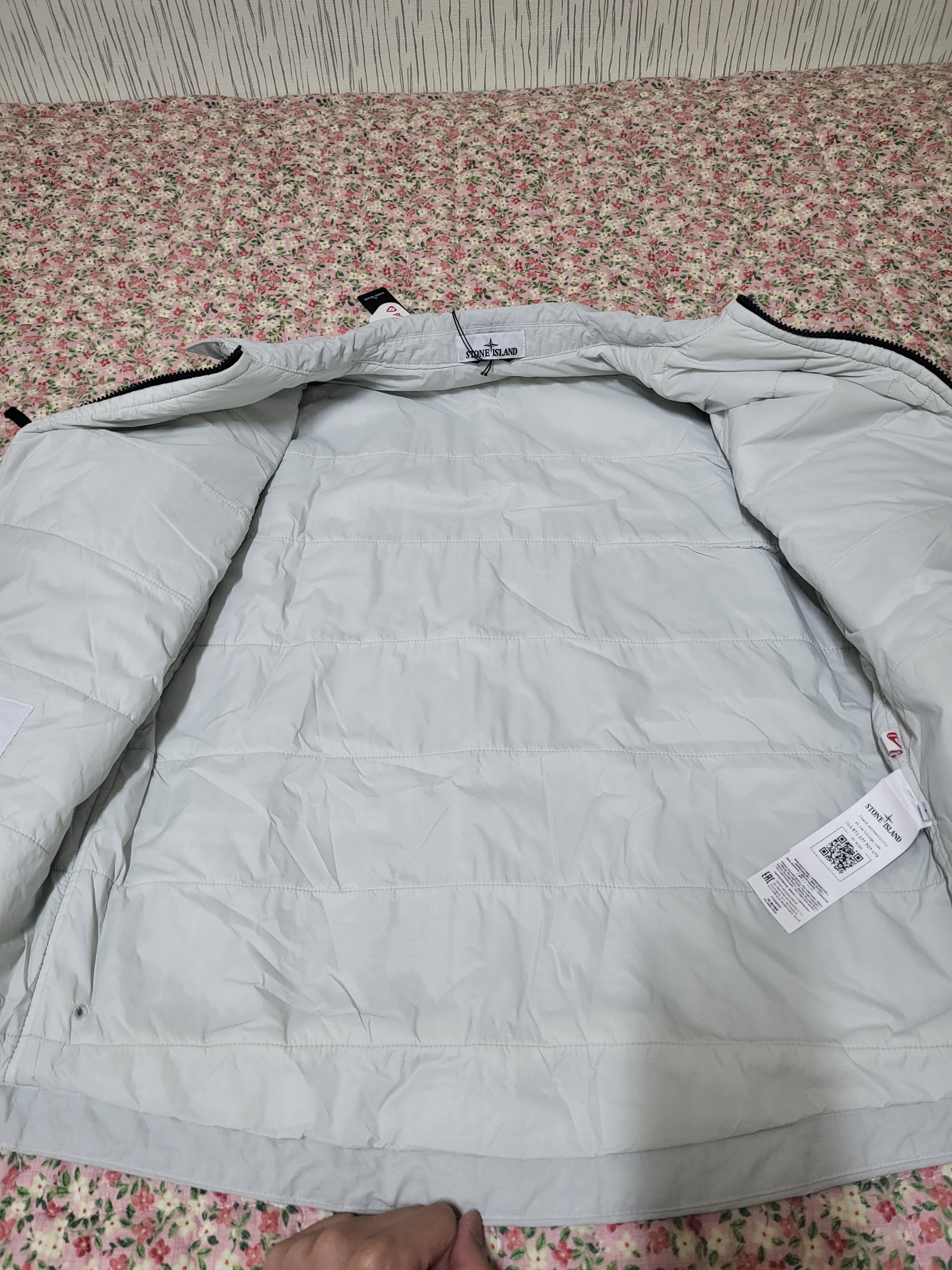 Stone Island Q0321 Opaque Nylon Twill with Primaloft TC Jacket Light Grey - 22FW 착용 스타일 - 3
