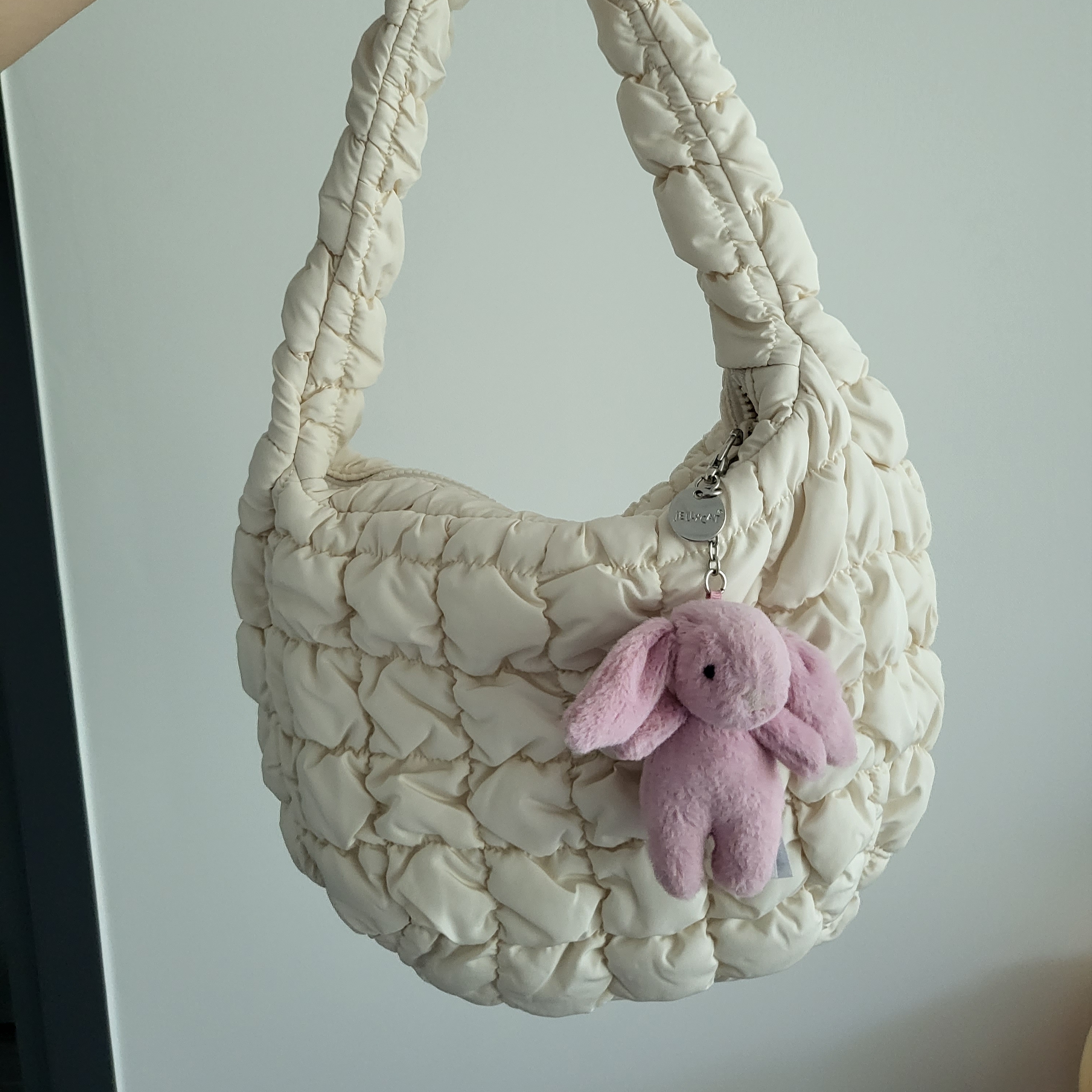 COS Quilted Mini Bag Cream 착용 스타일