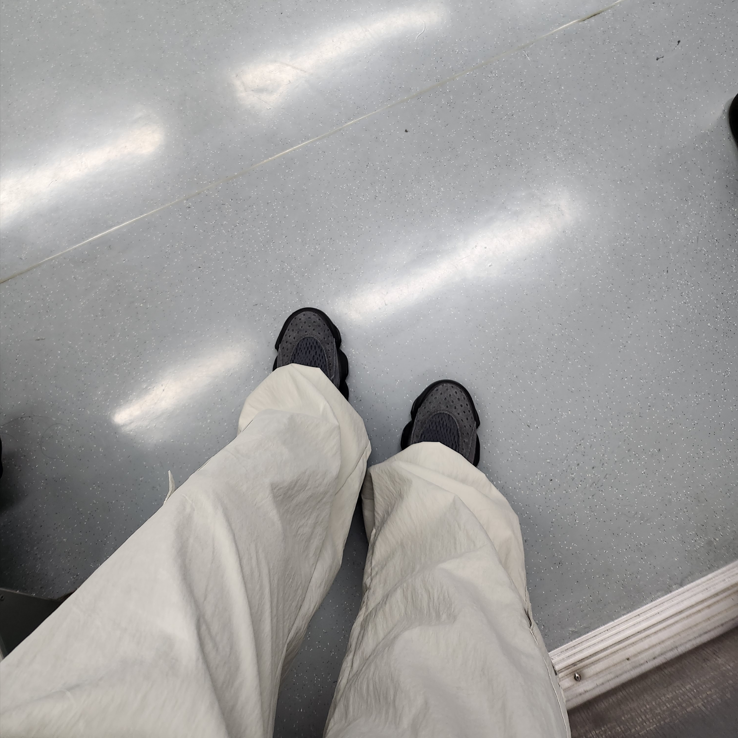 Oakley Factory Team x Brain Dead Flesh Sandal Asphalt 착용 스타일